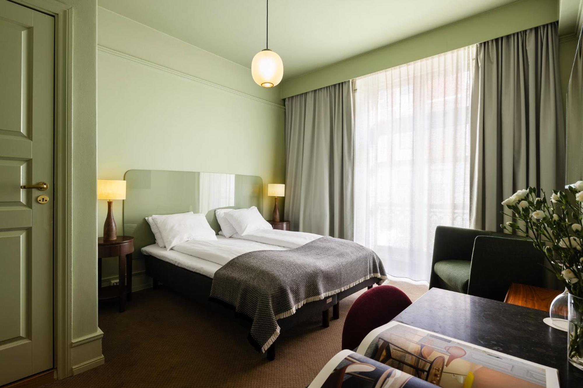 Standard Queen Room