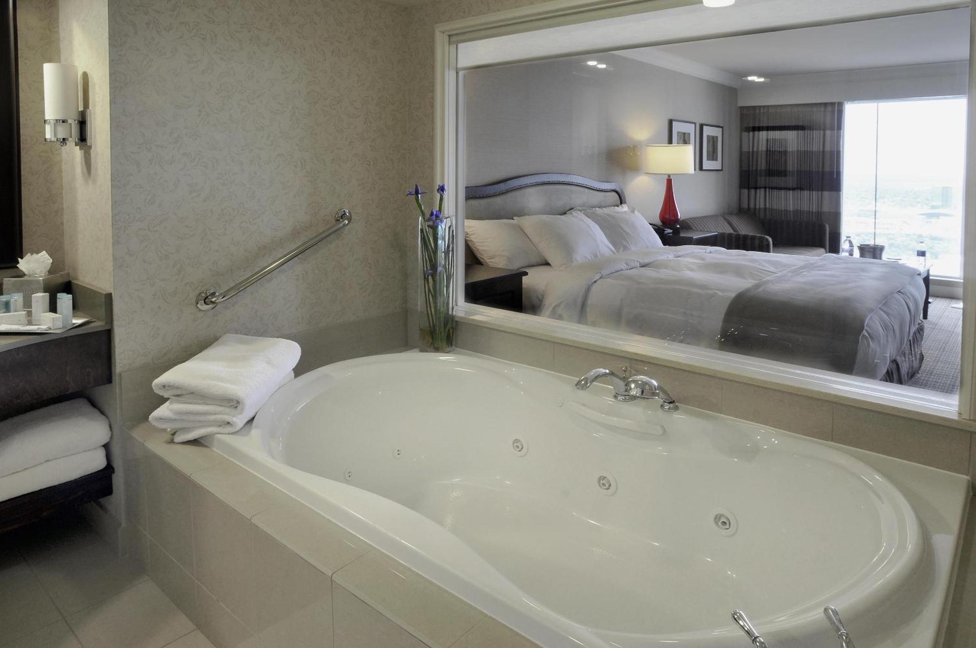 King Studio Suite Spa Bath Casino or City View