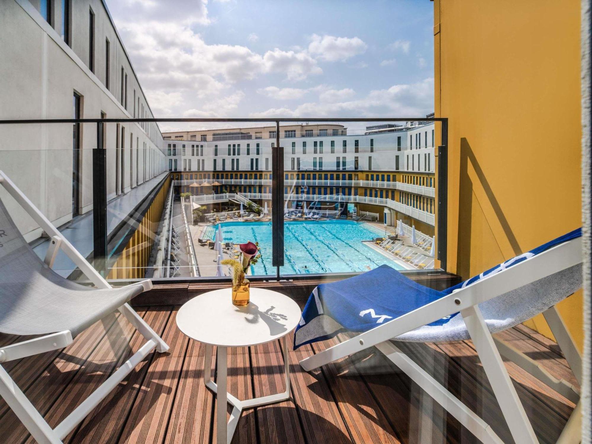 Poolsuite mit Balkon und Poolblick