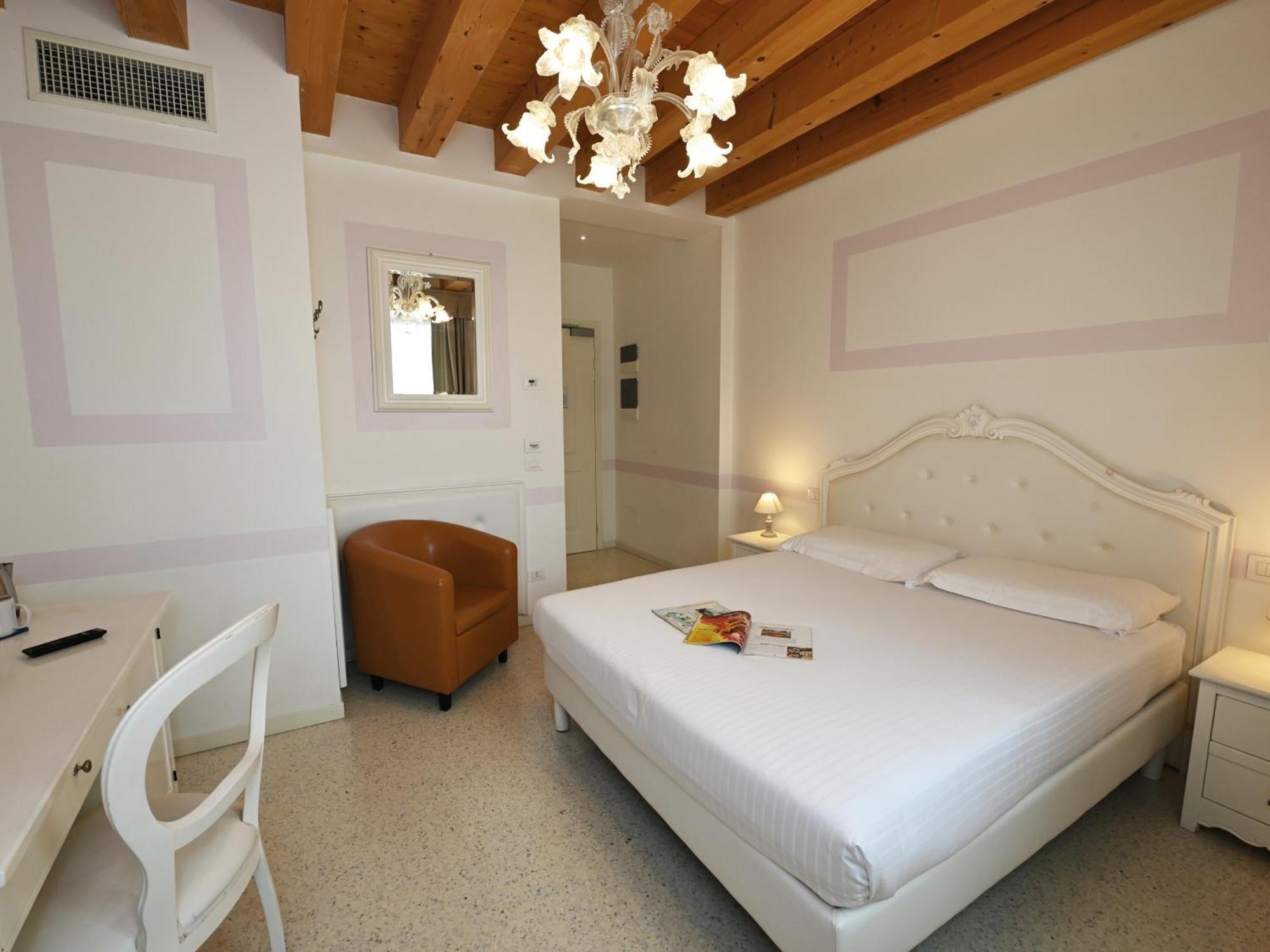 Classic Double Room Extra Bed,1758527017:JPEG