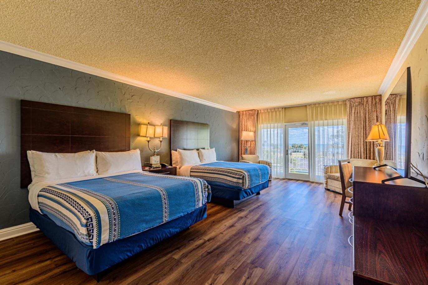 Superior Queen Room with Balcony and Bay View - Non-Smoking