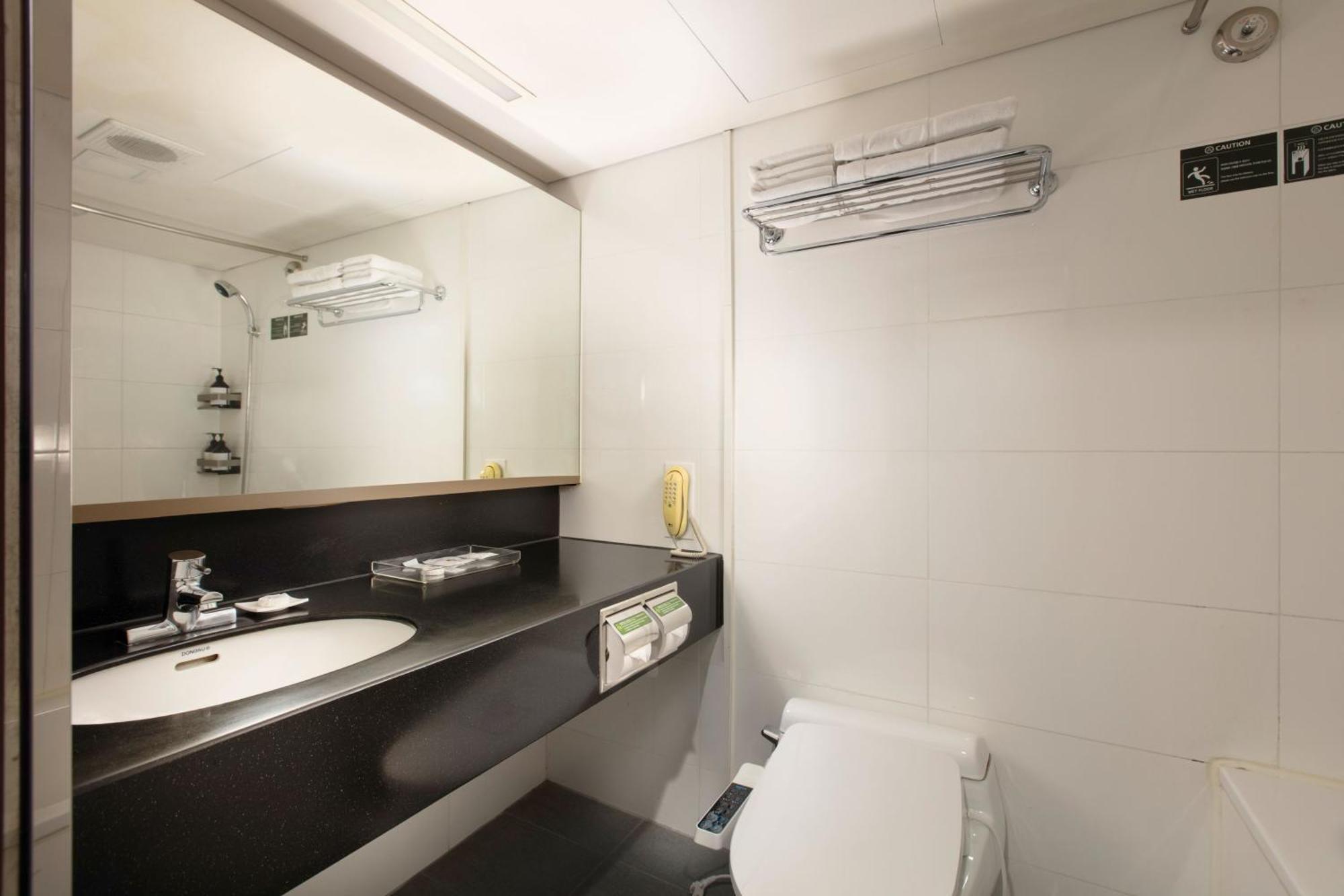 Standard Twin Room with Terrace