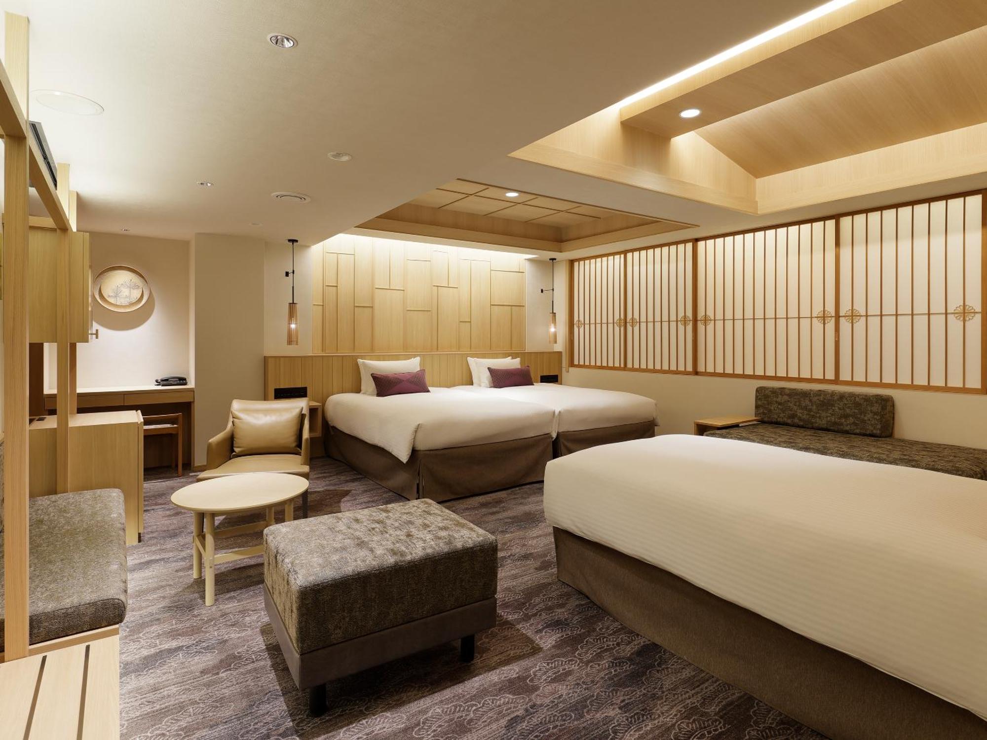 Junior Suite Twin Room with 2 extra beds - Non-Smoking