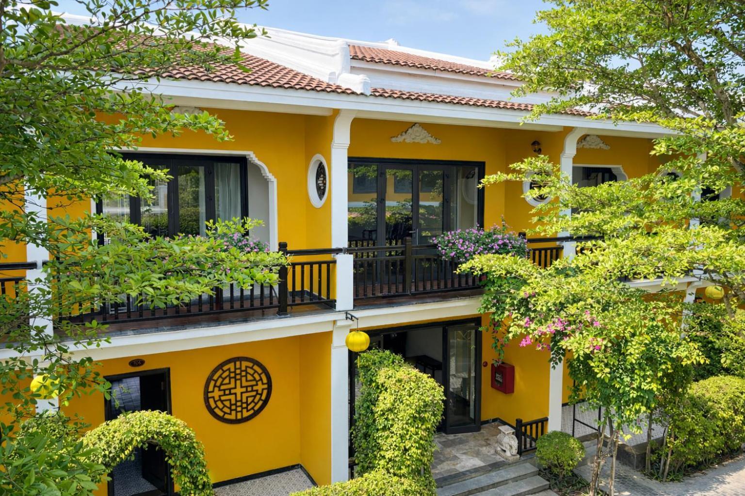 Red Lantern Suite