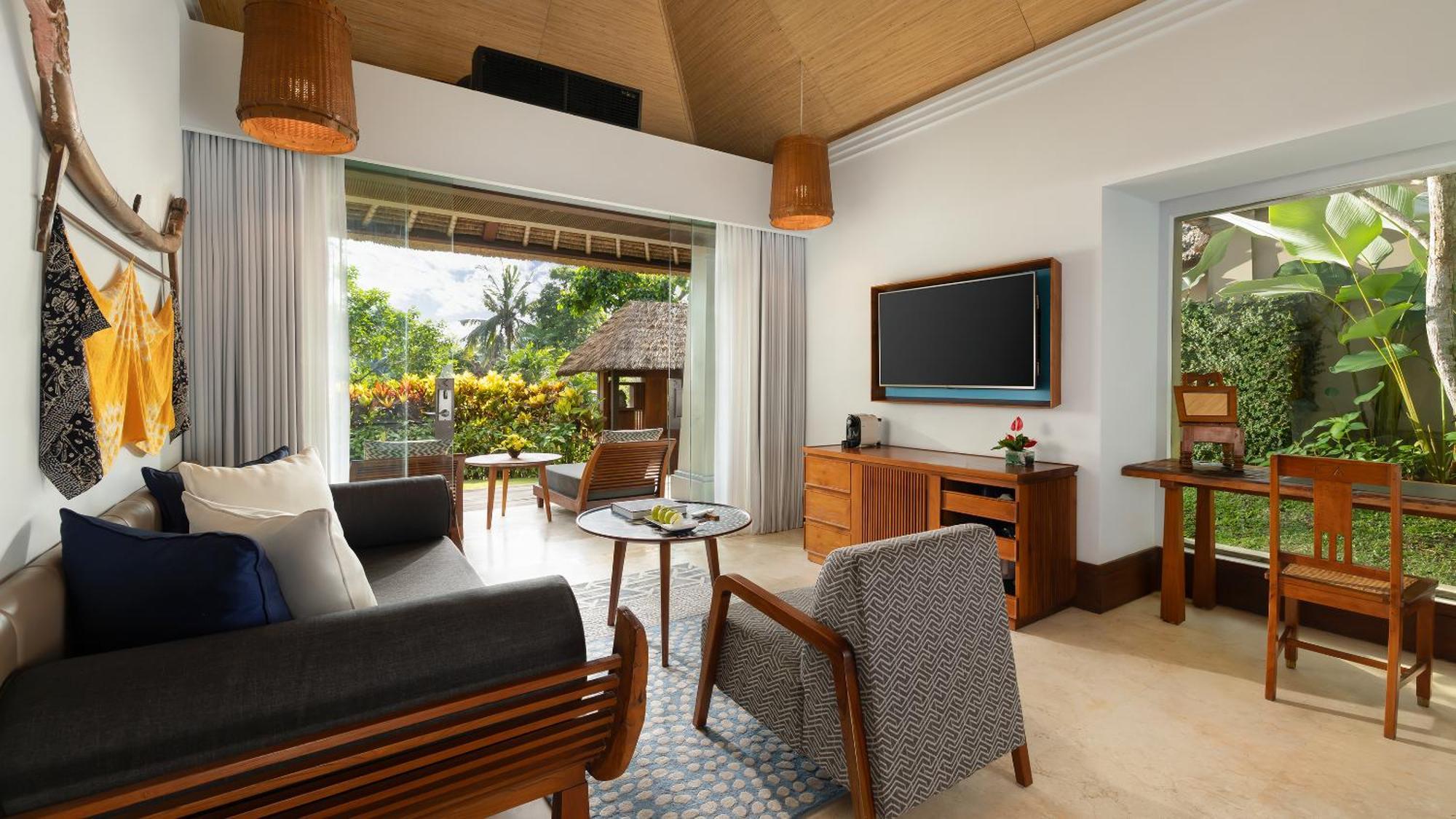 Heavenly Jacuzzi Villa with Butler Service - King Bed