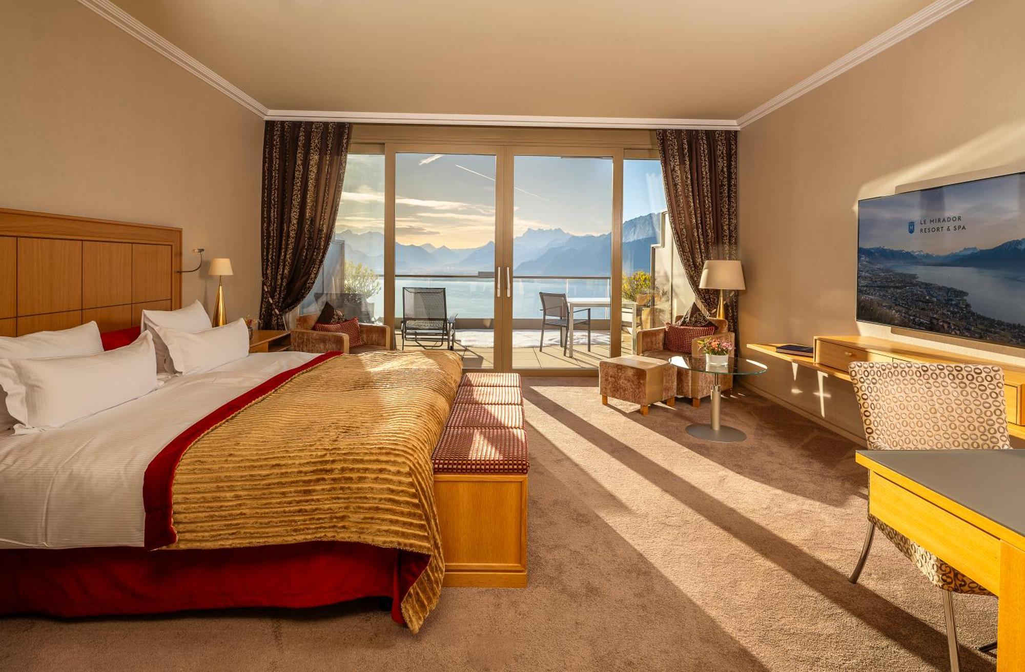 Junior Suite with Terrace and Lake View