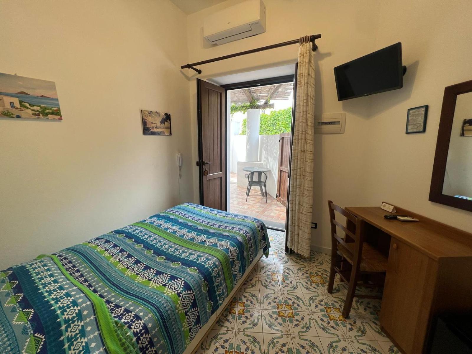 Double Room,1765208812:JPEG