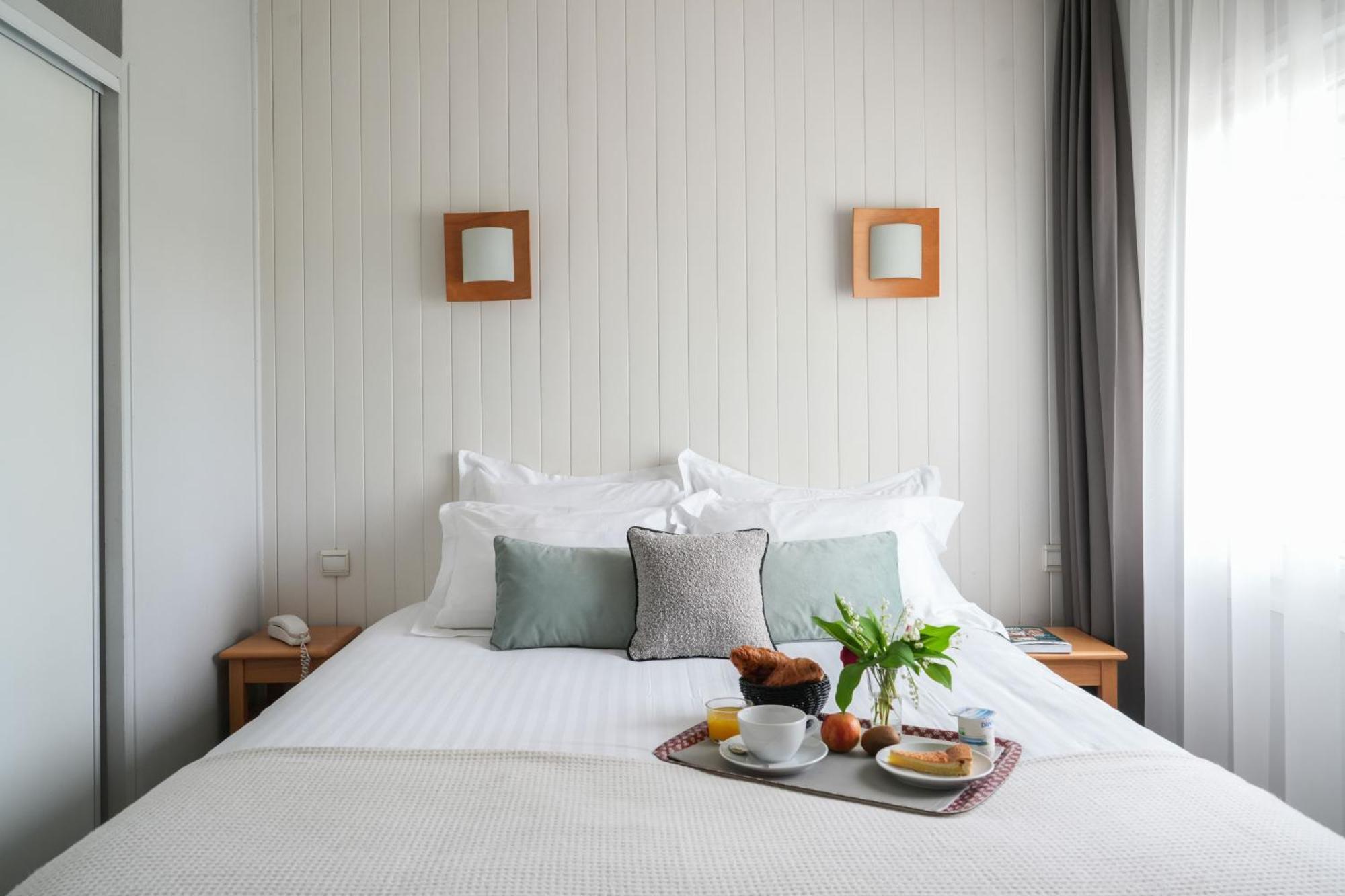 Double Room,1765583810:JPEG