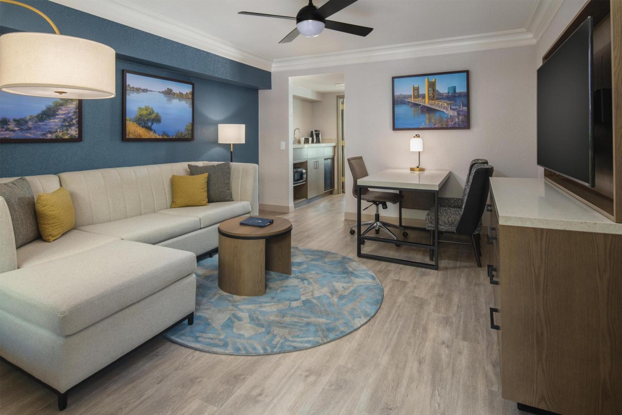 King Suite with River View - Non-Smoking