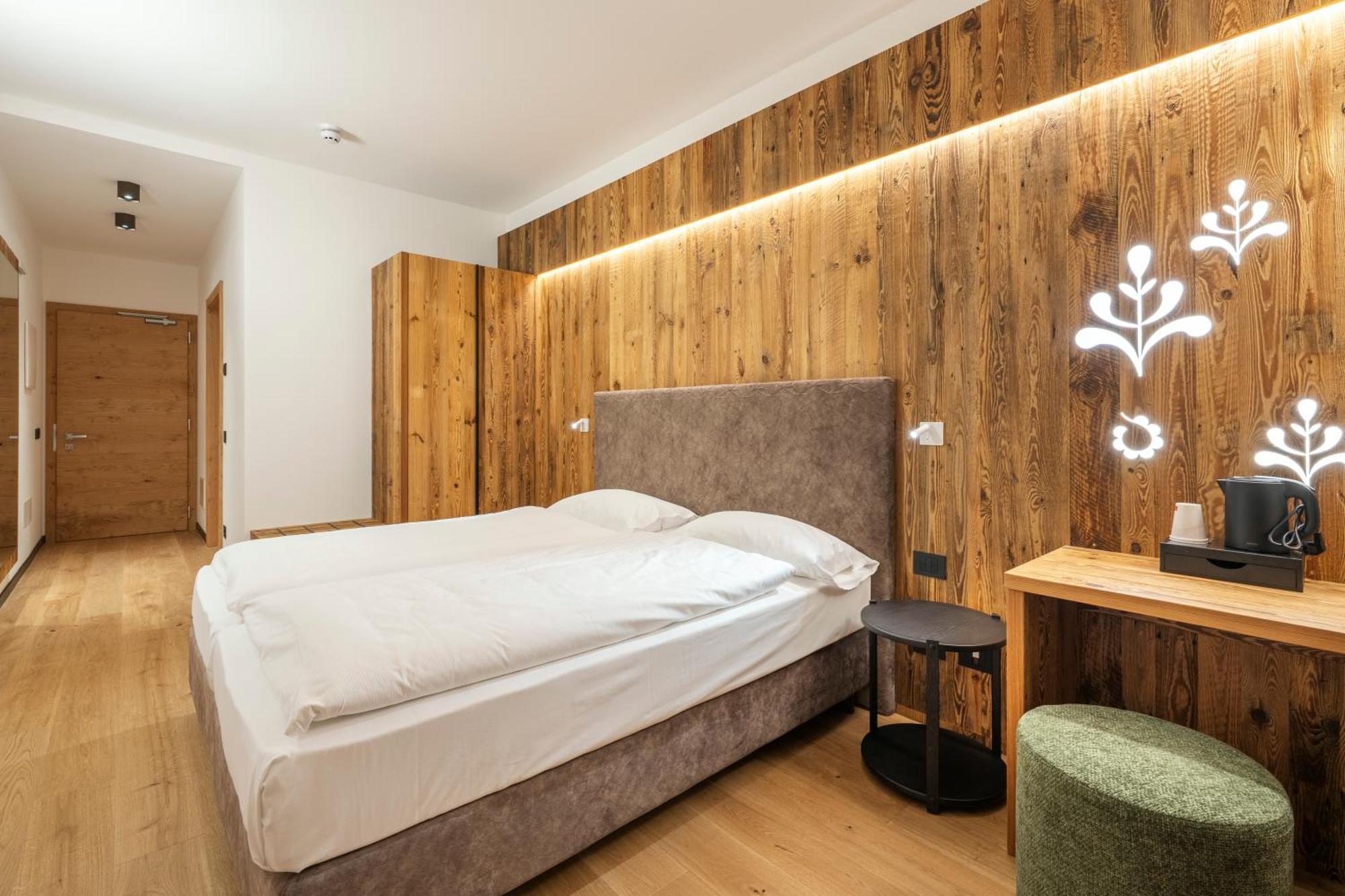 Superior Double or Twin Room with Mountain View