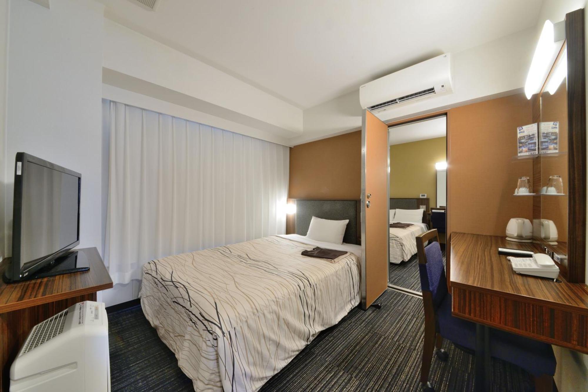 Connecting Rooms (2 Single Rooms) - Non-Smoking