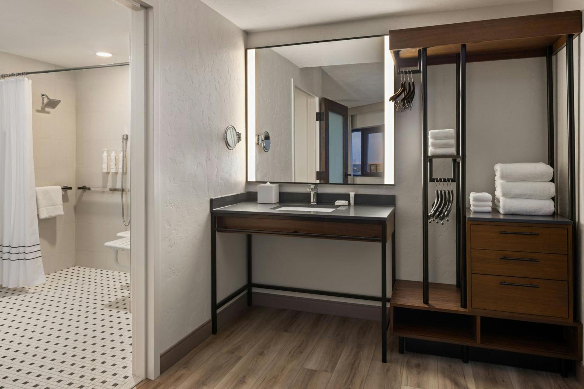 Double Queen Room Tub City View Mobility Accessible