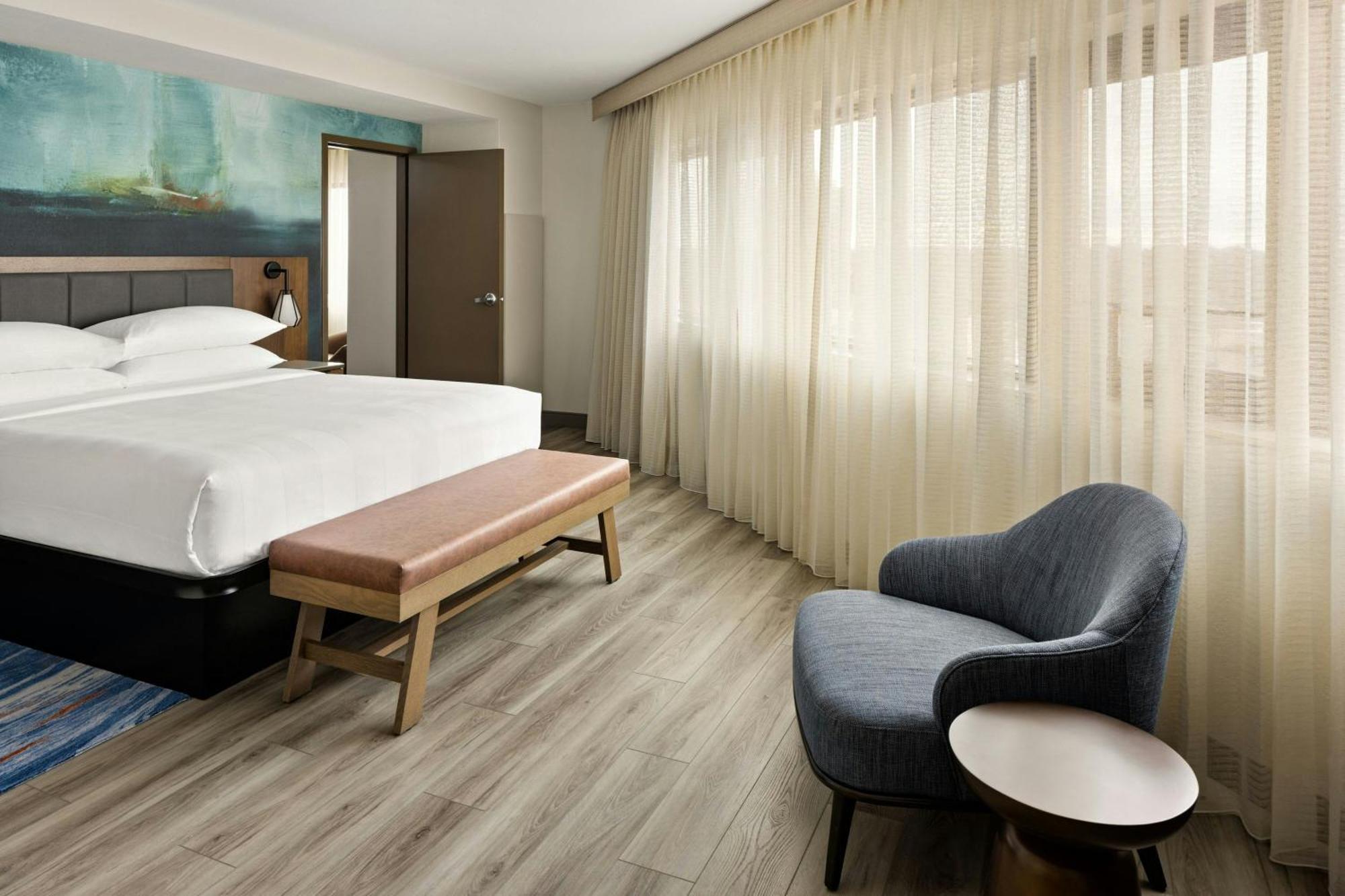Deluxe King Room Waterview