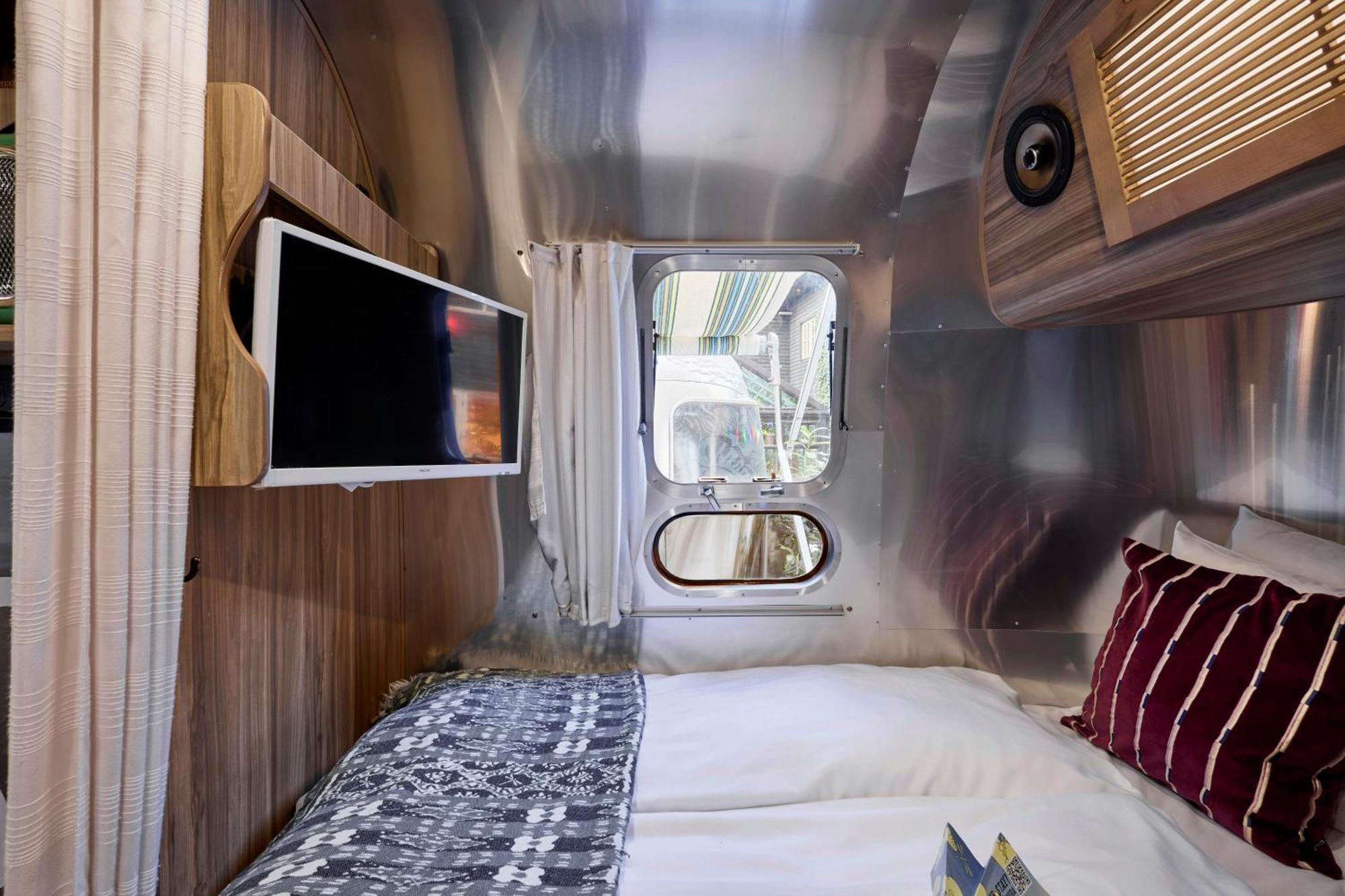 Caravan,1769476016:JPEG