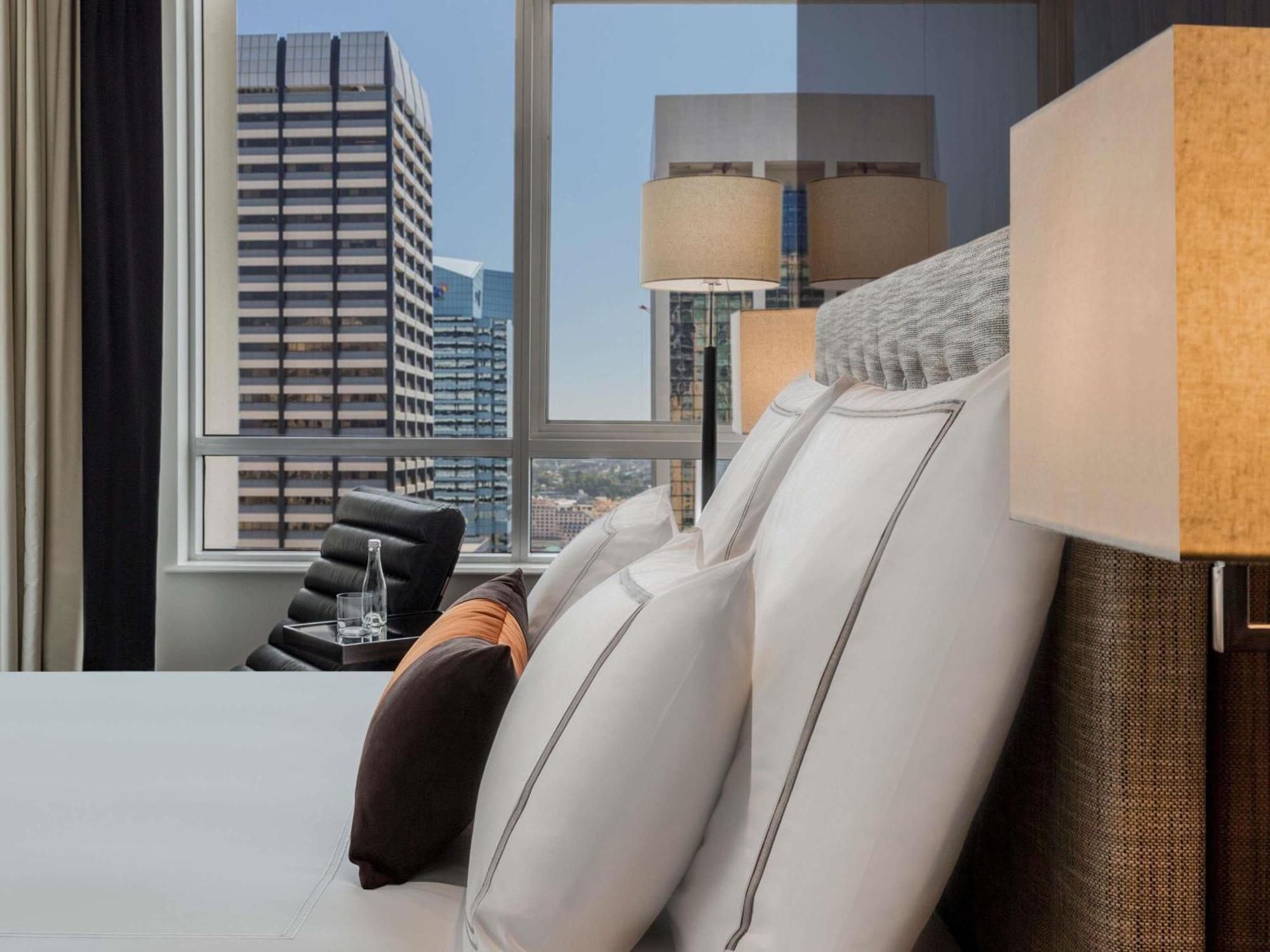 Signature King Skyline Room with Club Floor Access - High Floor