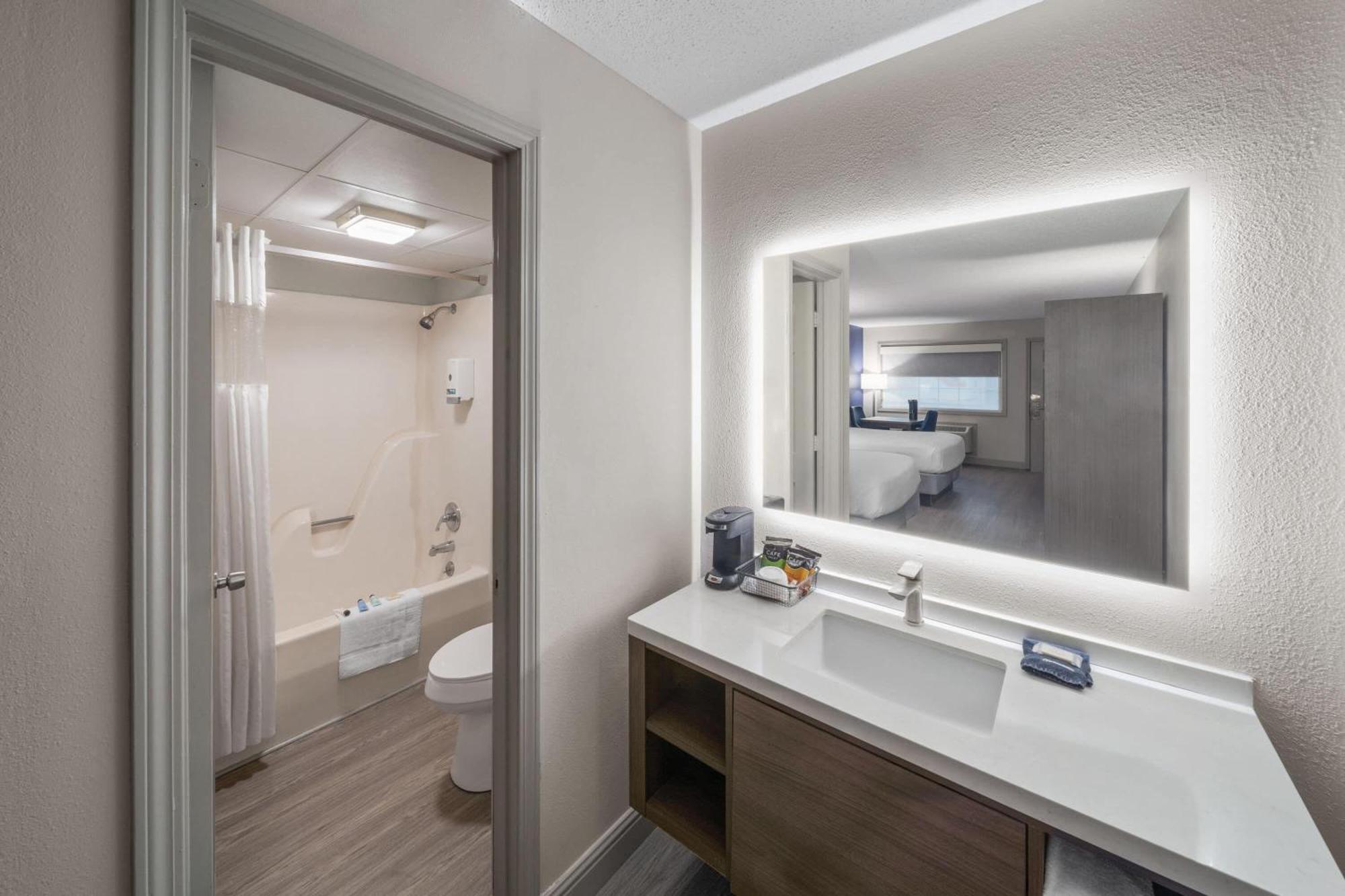 Deluxe King Room - First Floor - Non-Smoking
