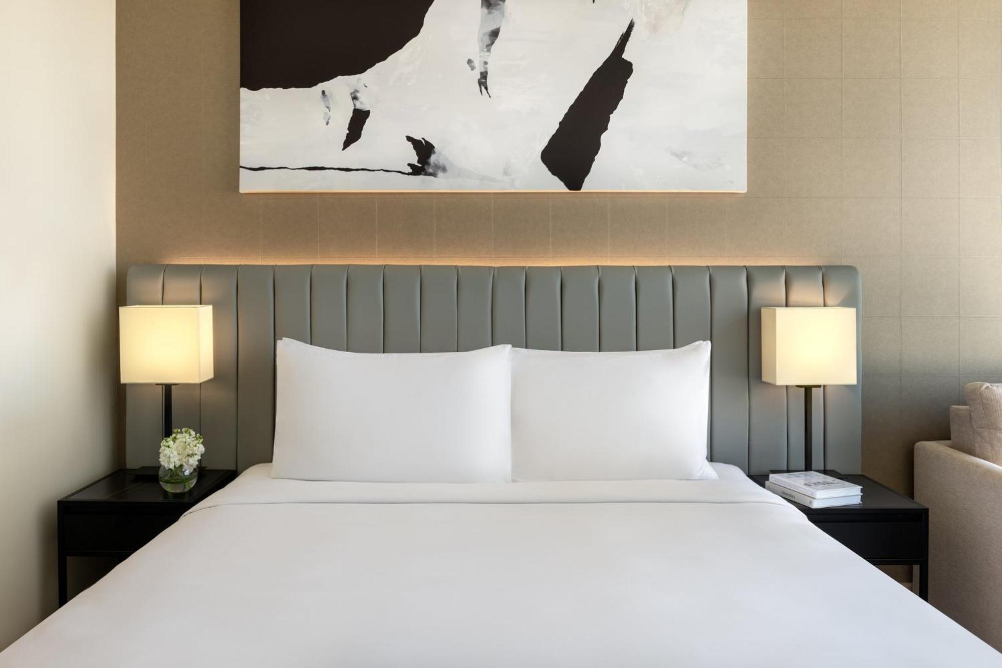 Deluxe King Room with Plaza View - Theme Park Access