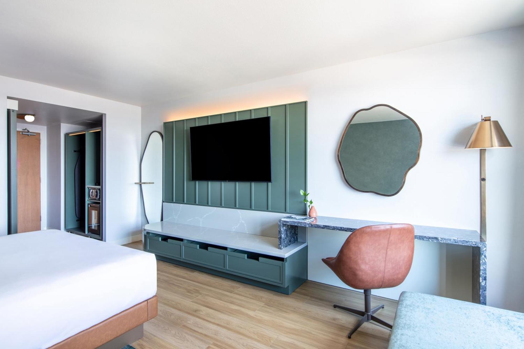 Quarto com Cama King-size e Banheira - Acessível para Hóspedes com Mobilidade Reduzida