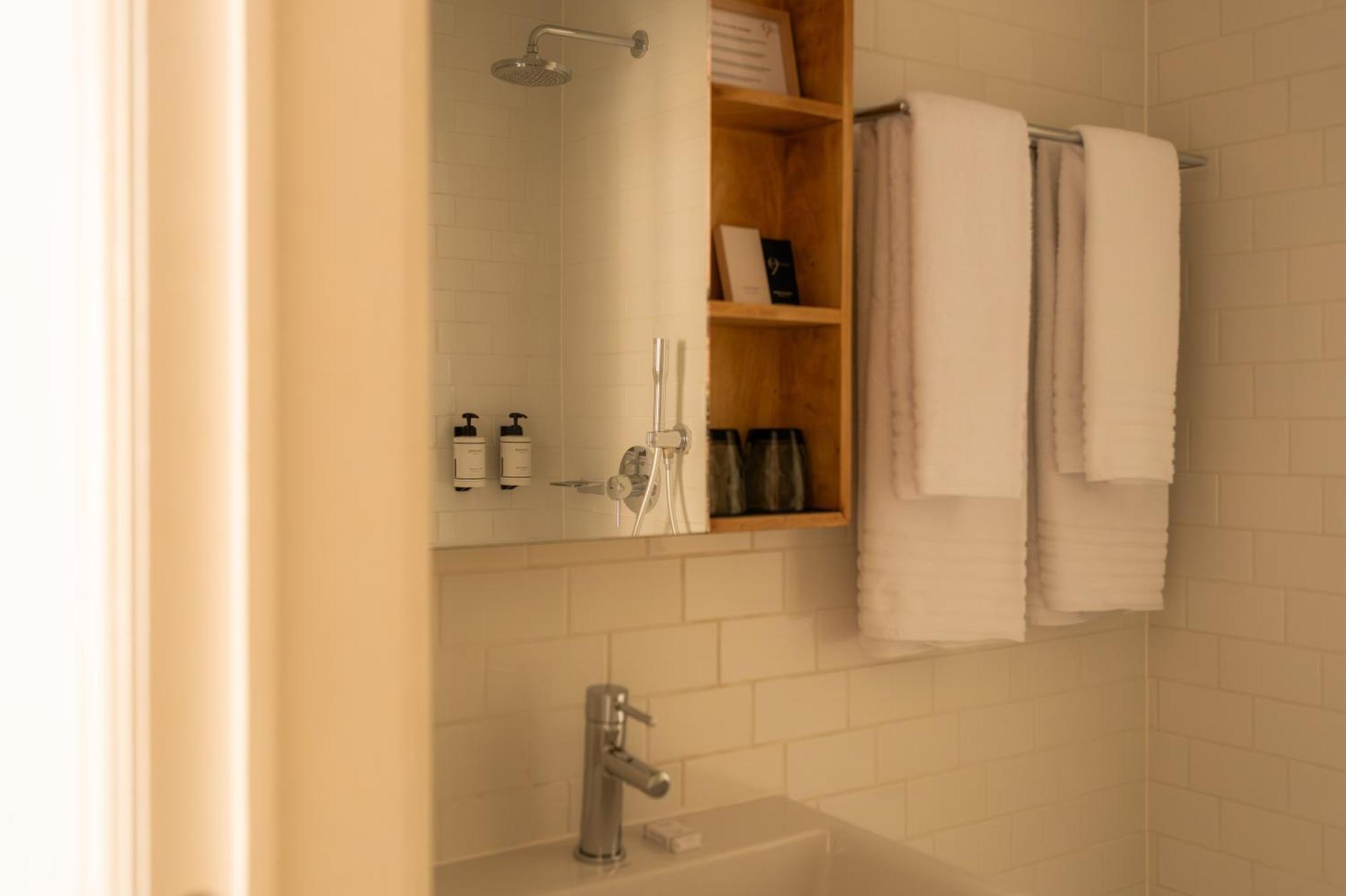 Standard Single Room,1770440143:JPEG