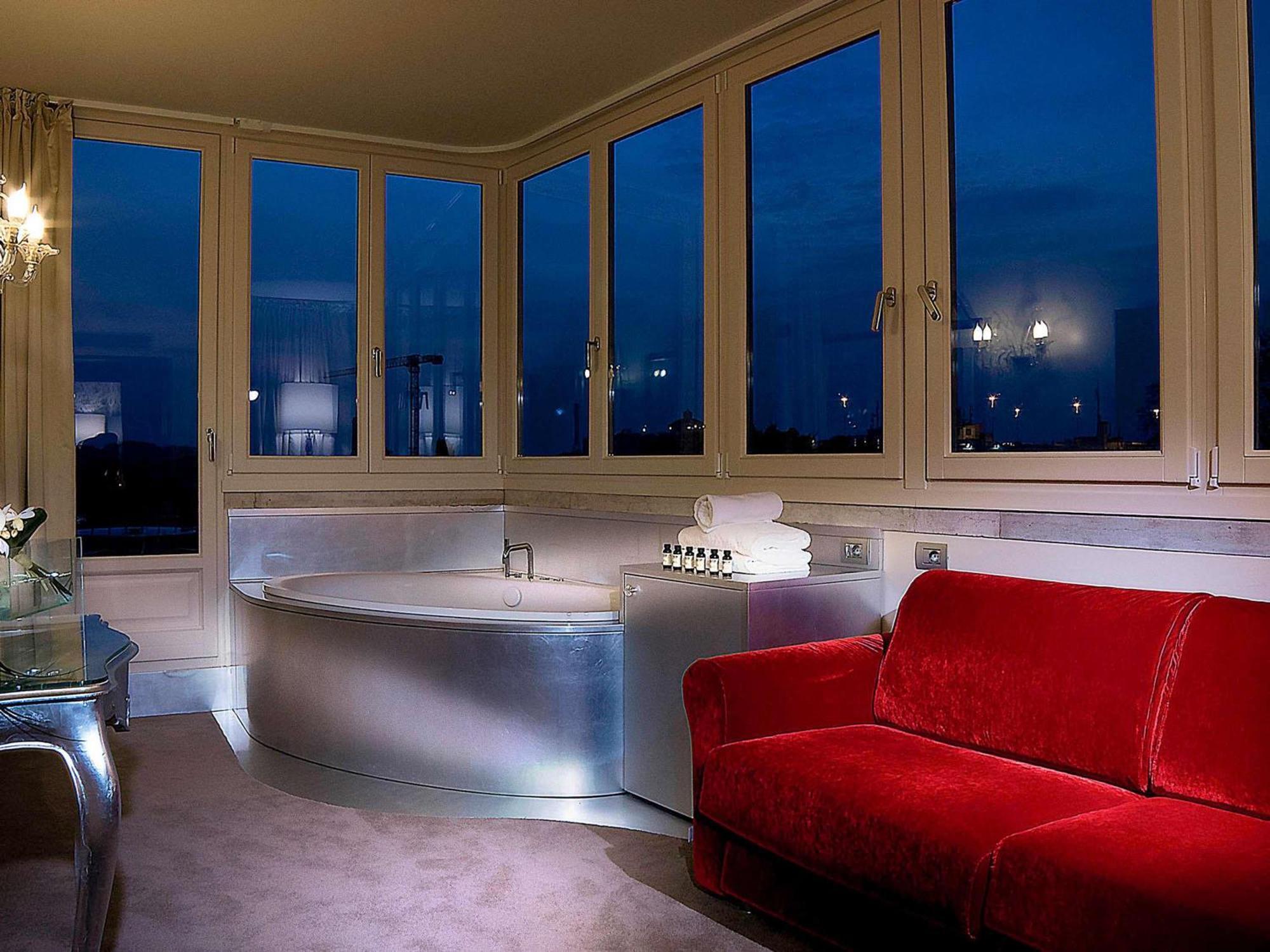 Executive Suite Private Terrace City View,1770452121:JPEG
