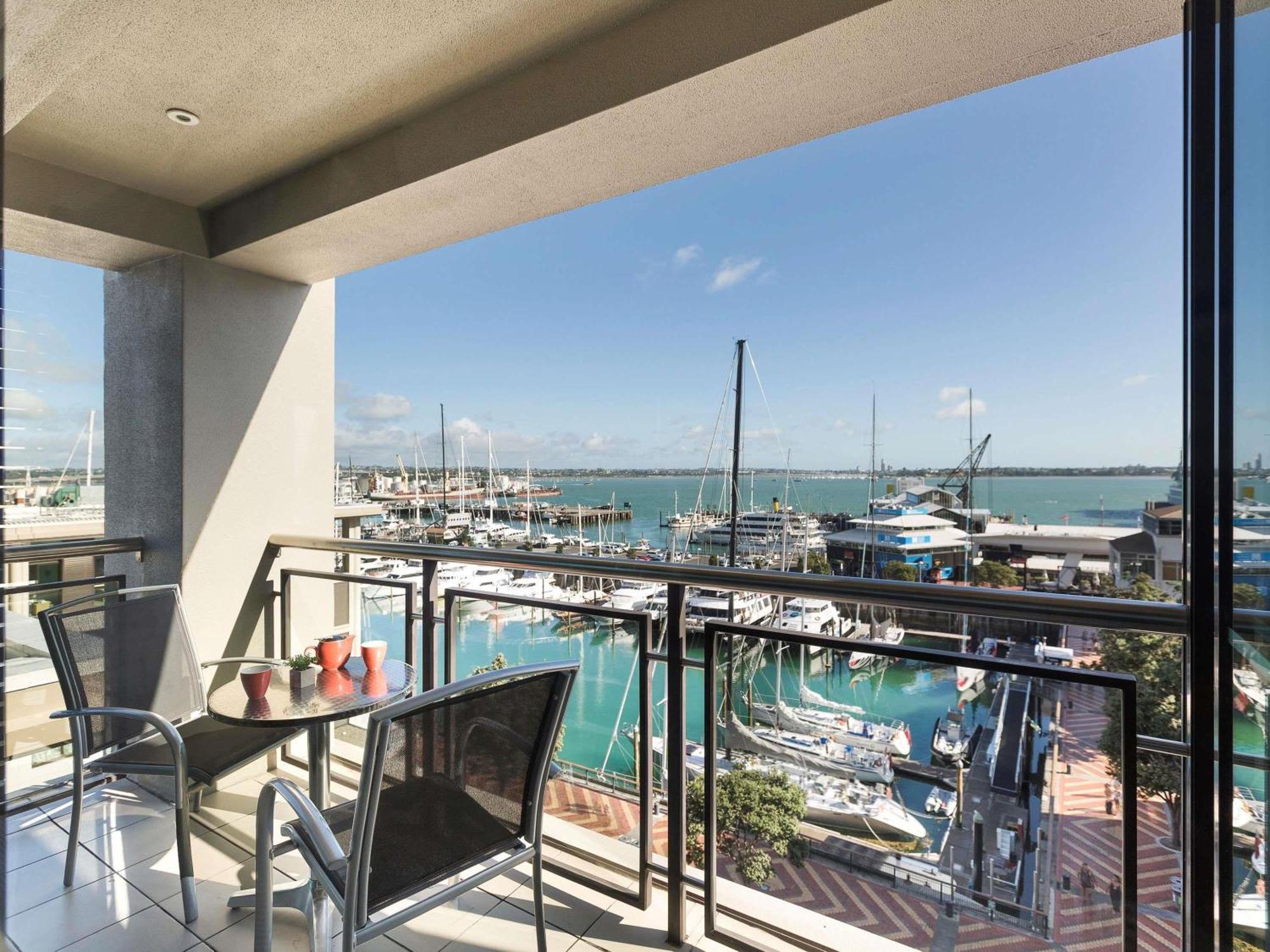 Deluxe One-Bedroom Suite Marina View