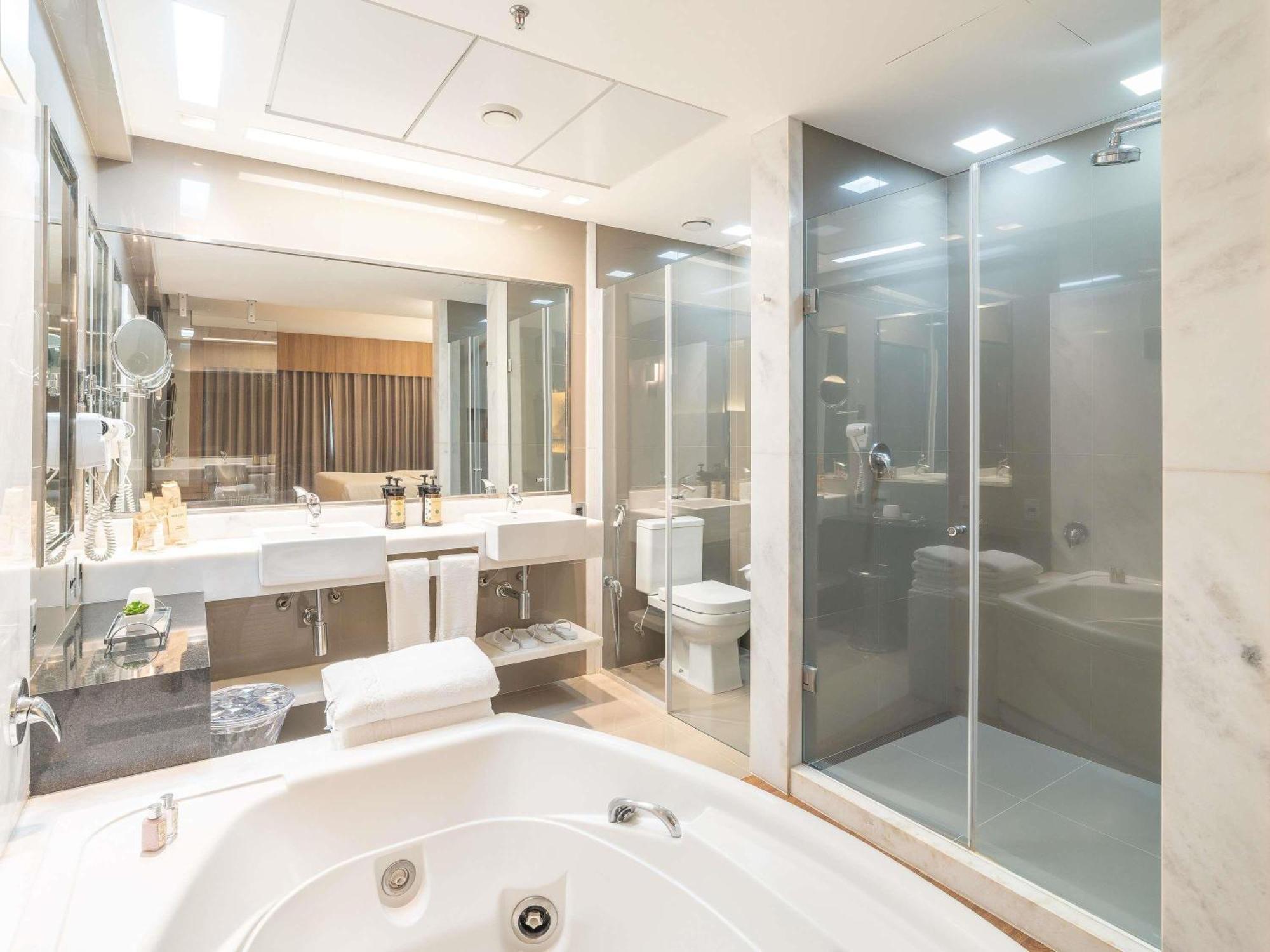Superior King Suite
