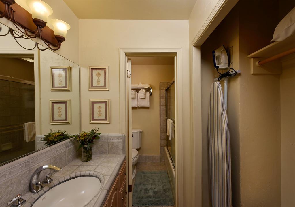Economy Queen Room