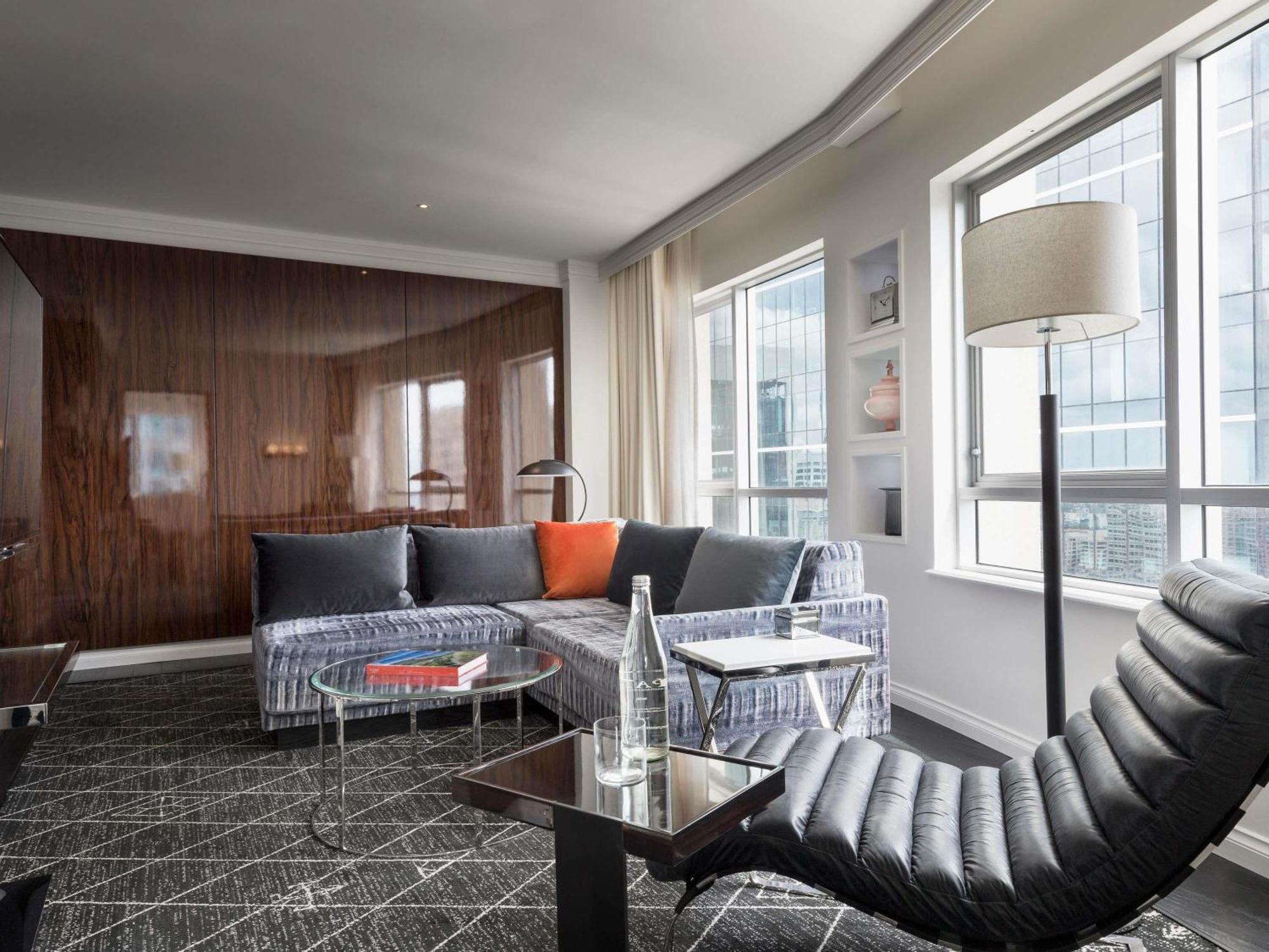 Suite with Club Floor Access - High Floor