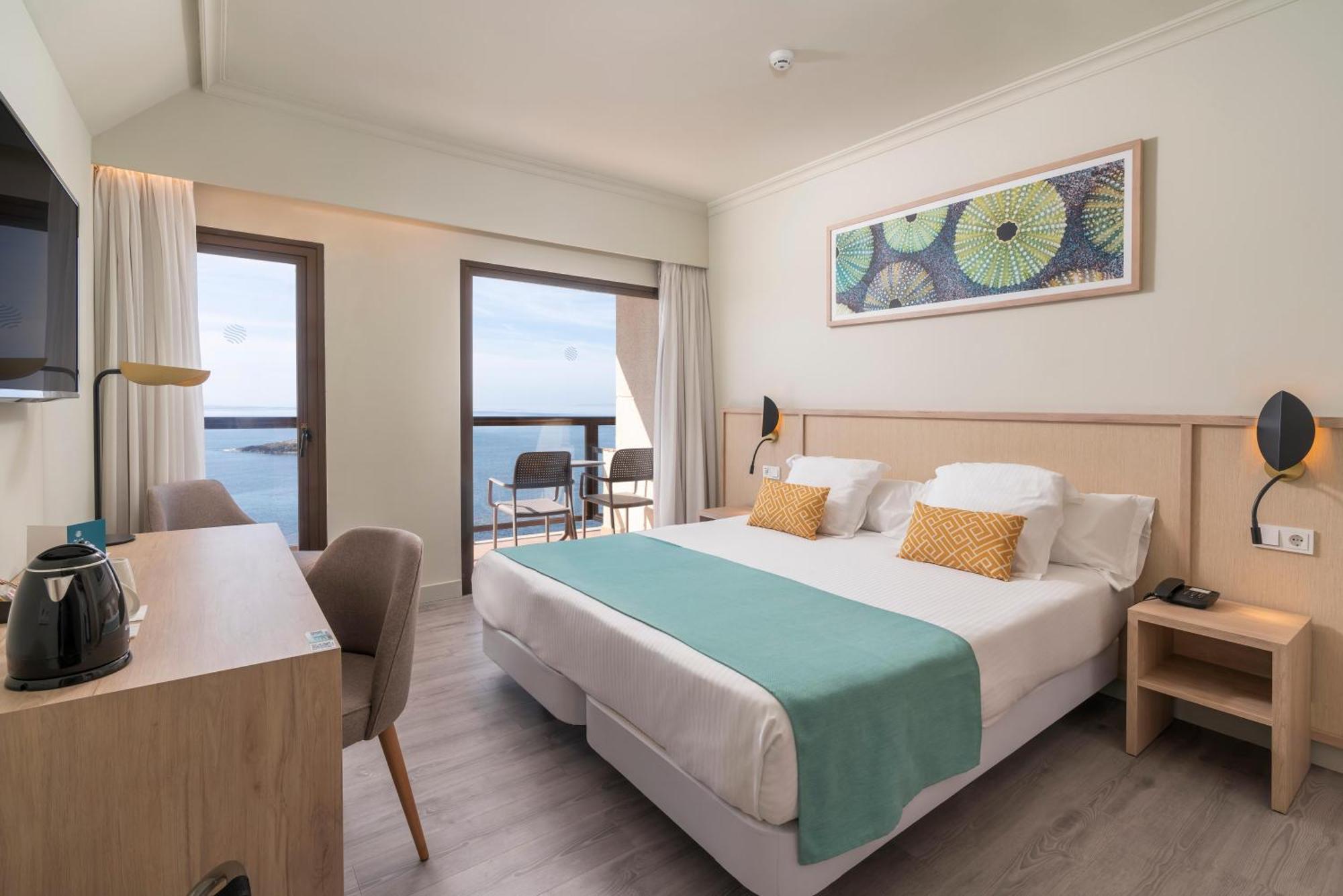 Double Room with Frontal Sea View