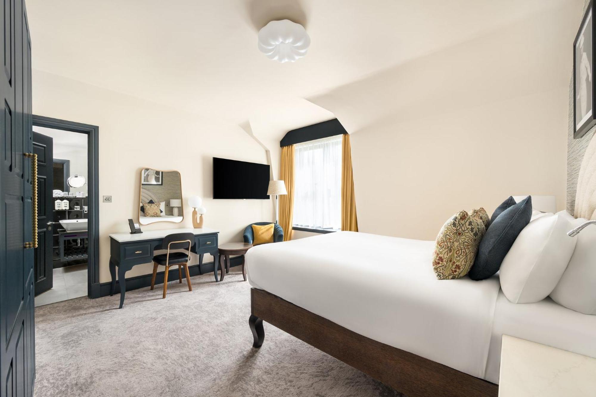 Premium Queen Room