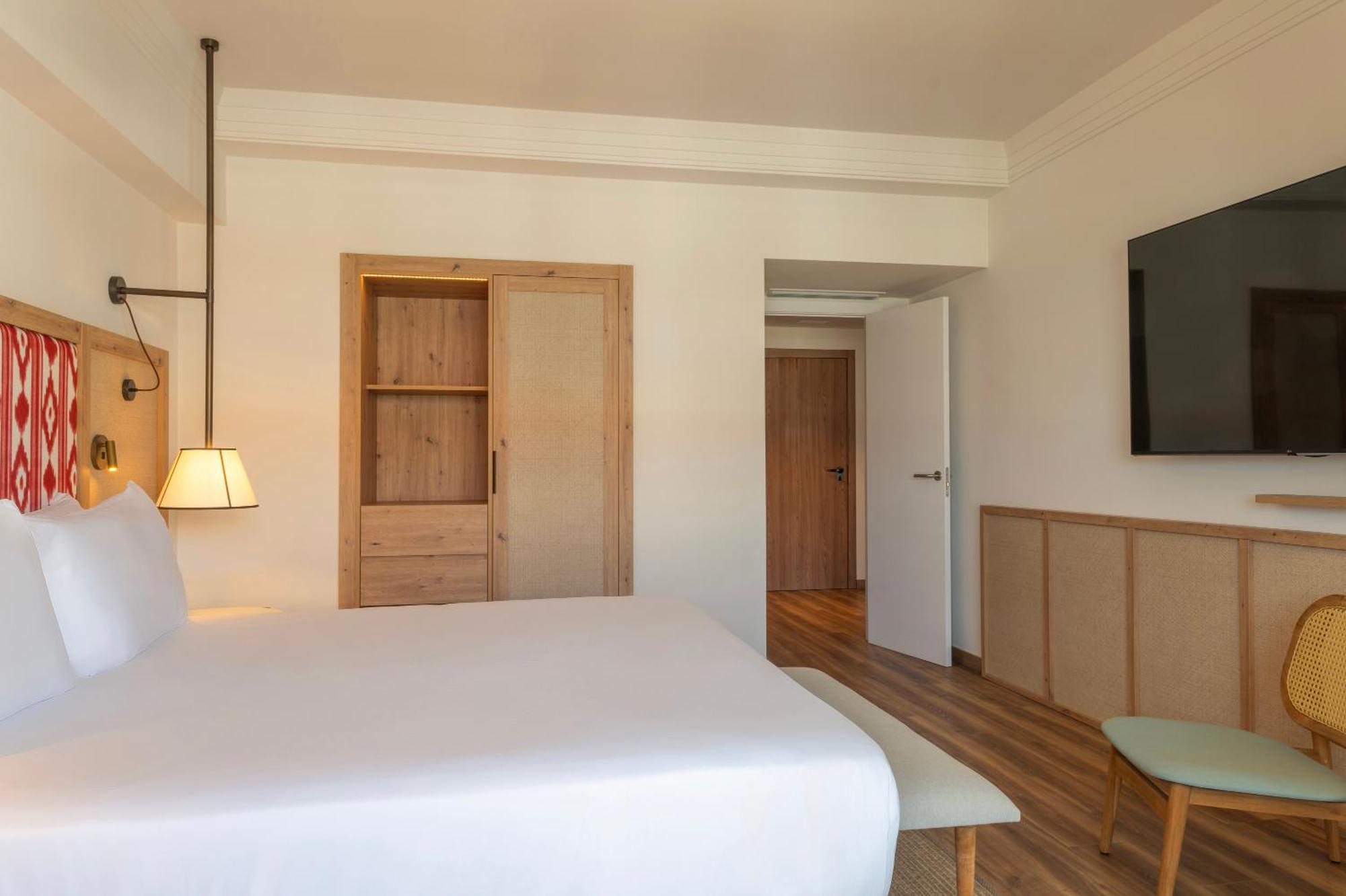 1 Bedroom Suite Partial Sea View,1771705325:JPEG