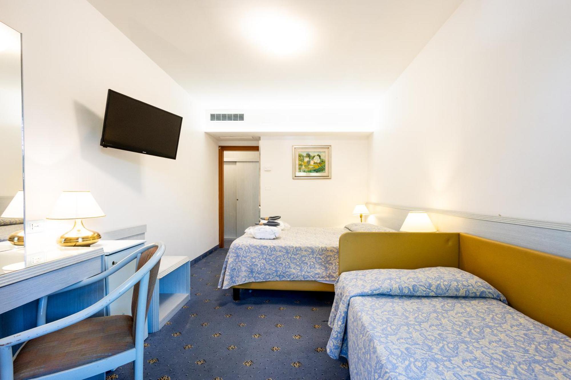 Dreibettzimmer mit 2 Terrassen