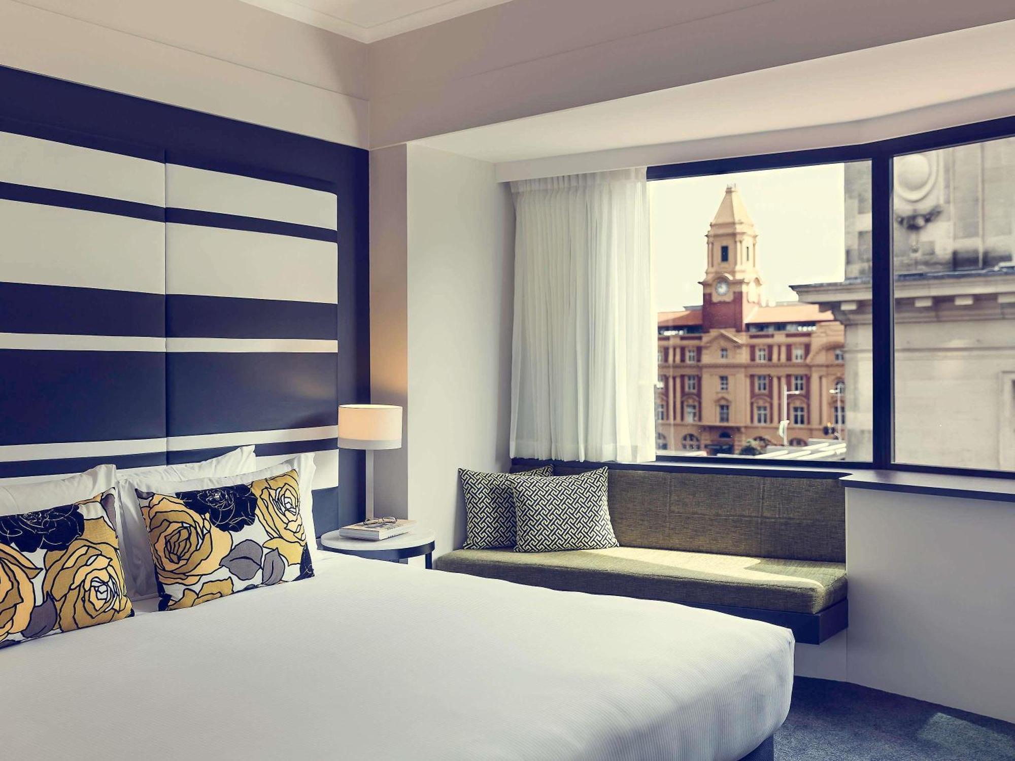 Superior King Room City side