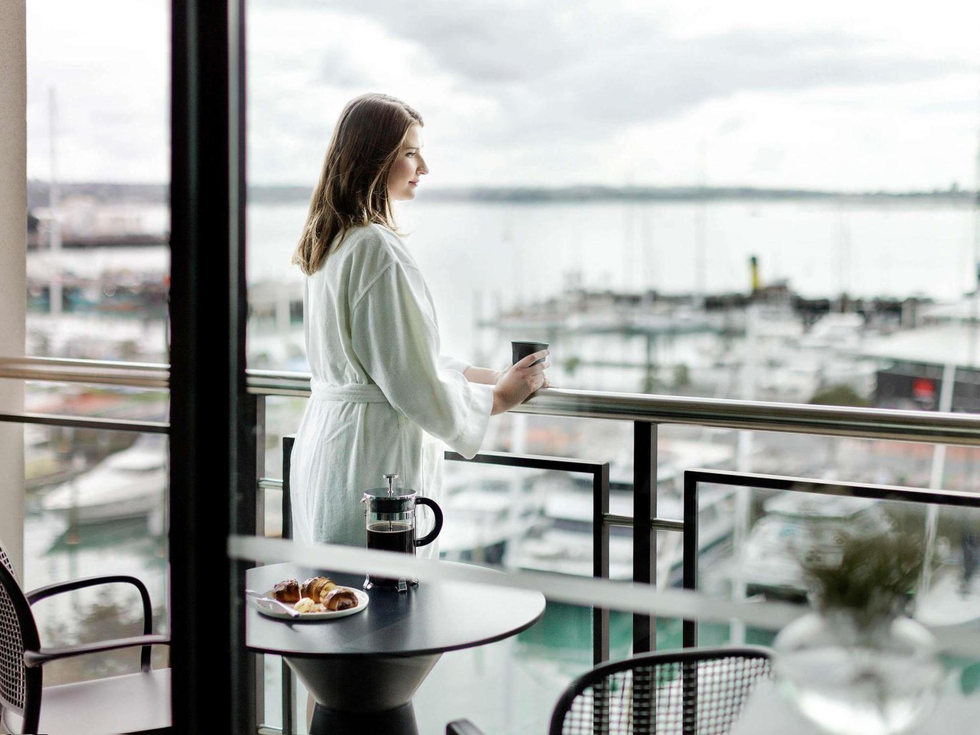 Deluxe One-Bedroom Suite Marina View