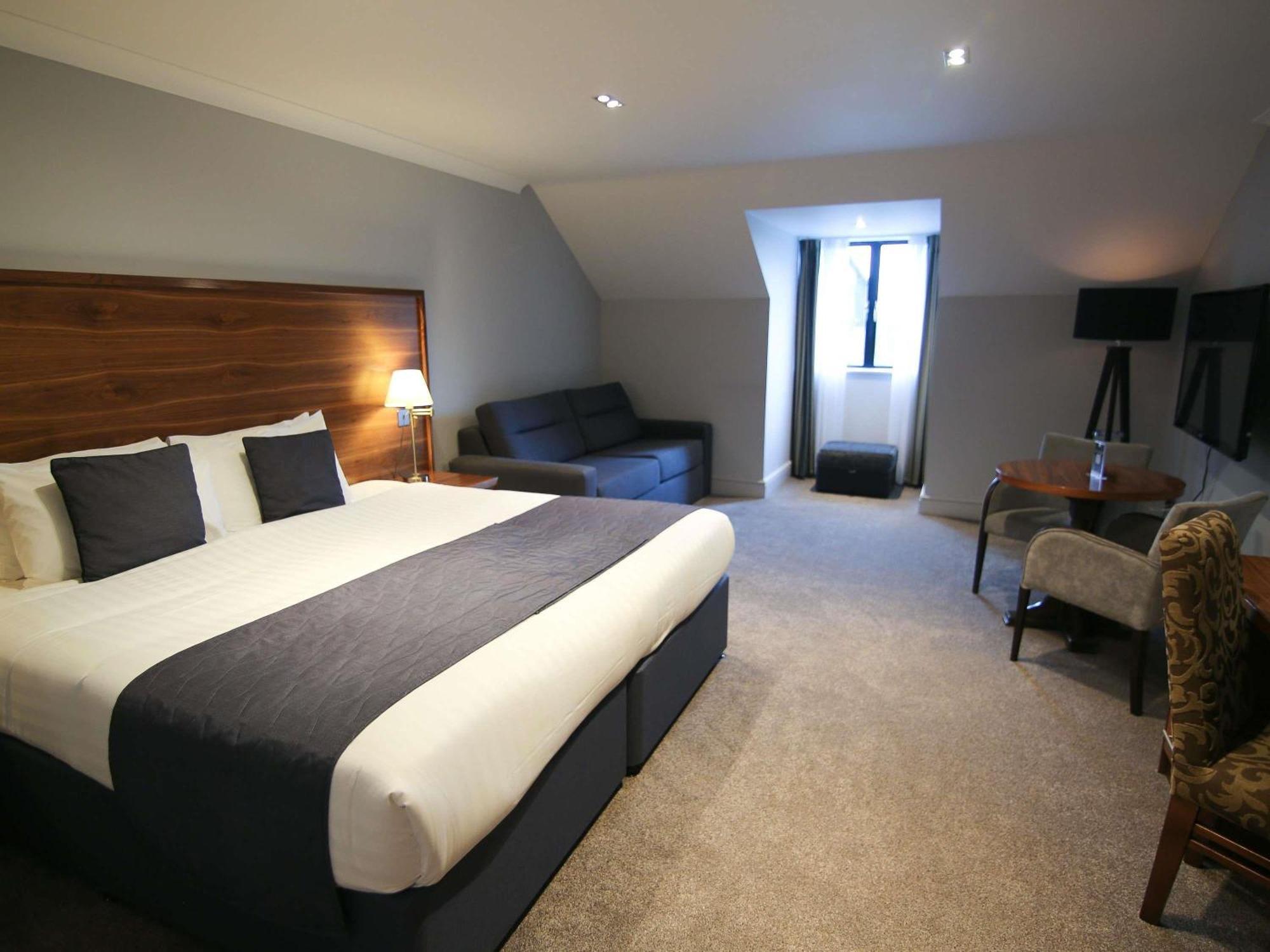 Deluxe Room with One Double or Twin Beds and One Single Sofa Bed