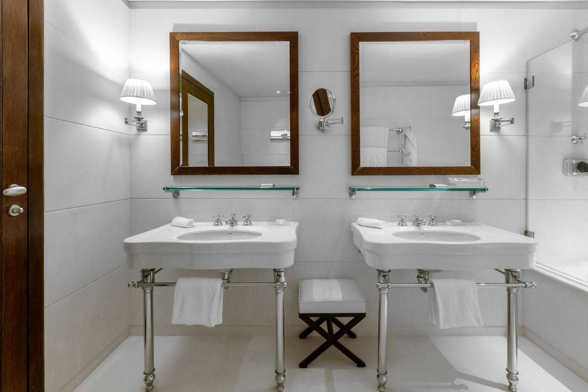 Quarto Deluxe com Cama de Casal ou 2 de Solteiro