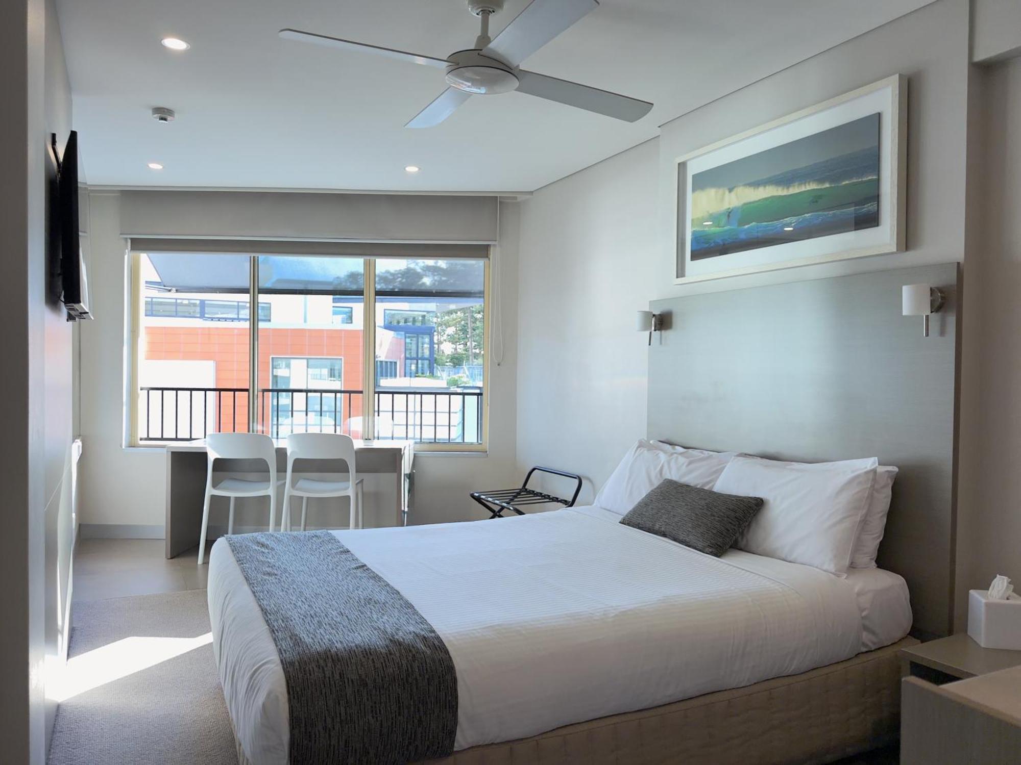 Motel Queen Bed Ocean View