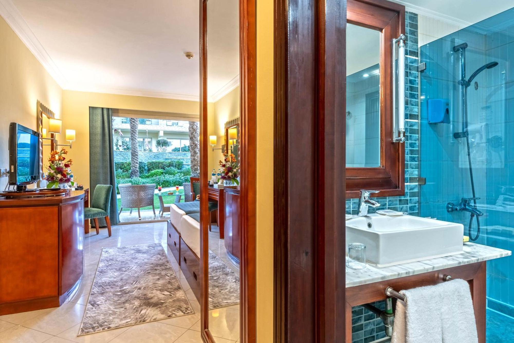 Pool view room