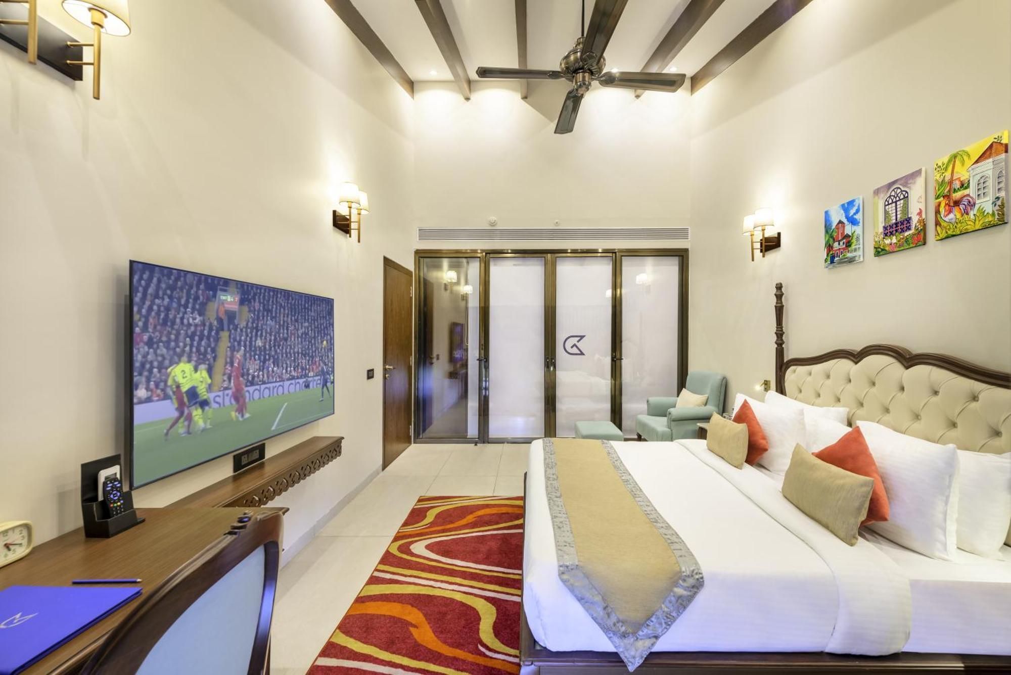 Junior Suite - 1 King Bed - 20% Discount on F&B, SPA & Laundry - Early check in and late checkout of 2 hours - subject to availability (validity Dec 20,2025)