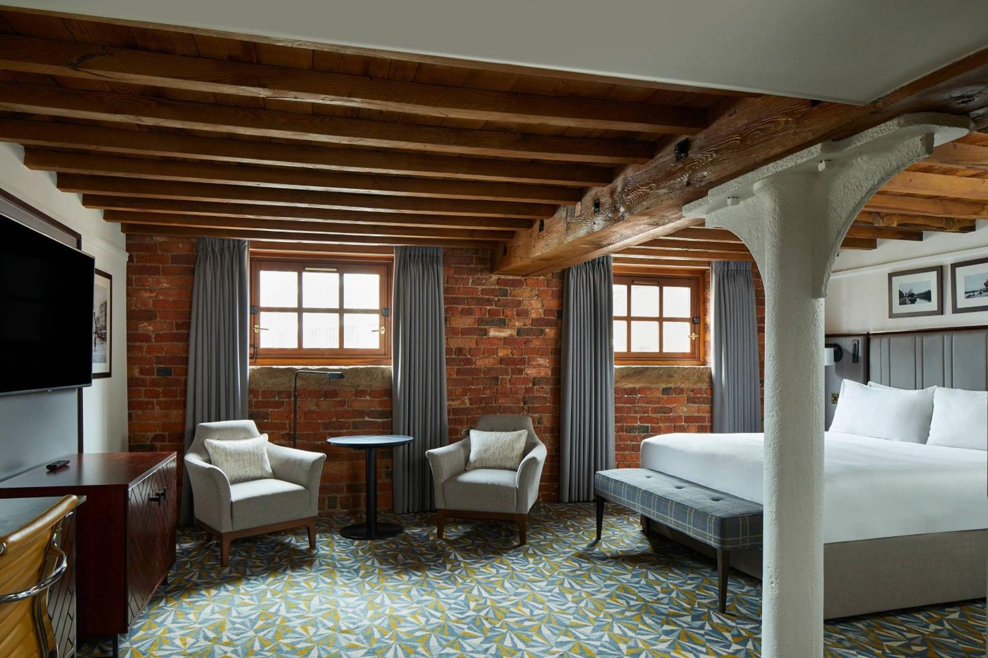 Superior, Larger Guest room, 1 King