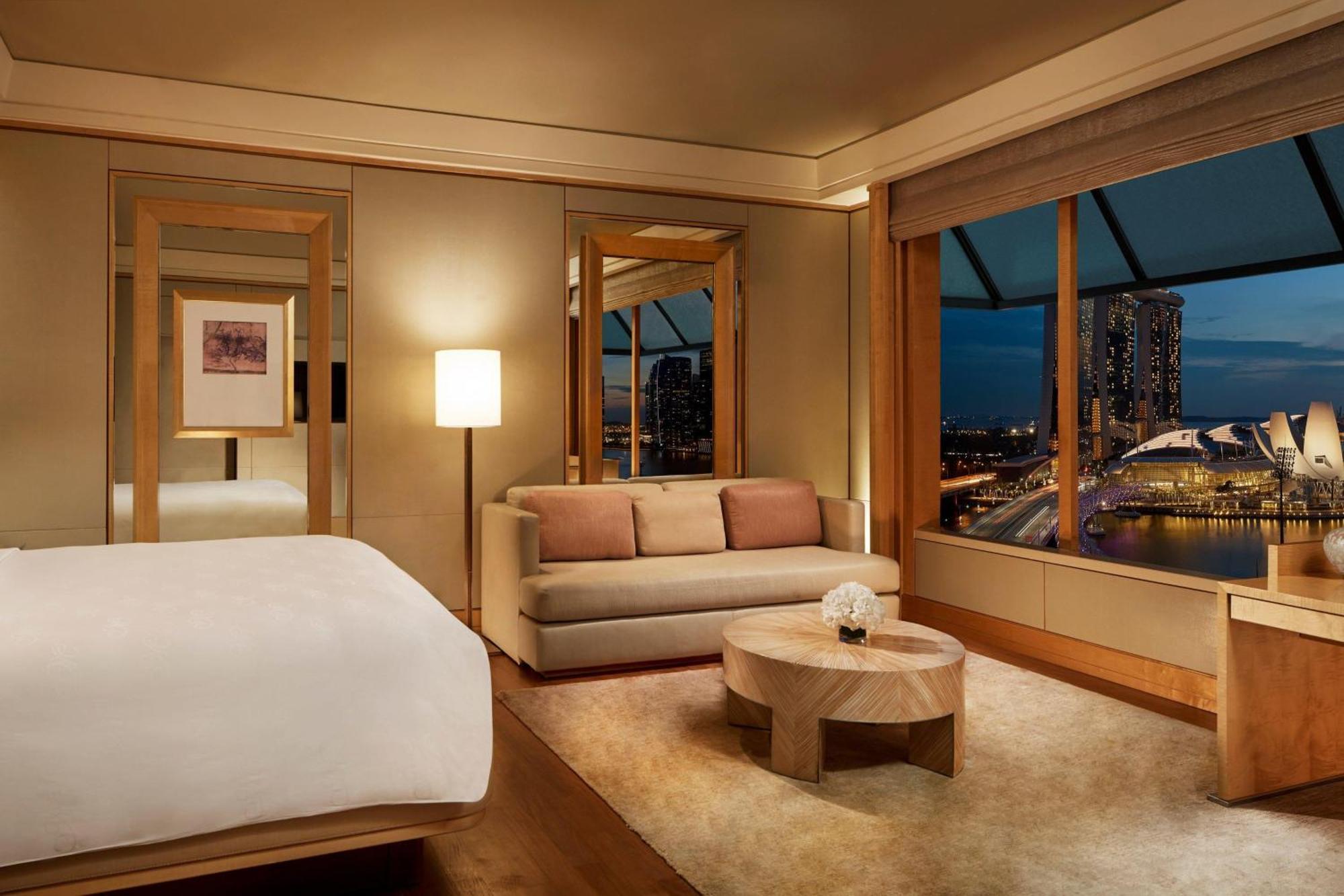 Deluxe Marina Zimmer mit 1 Kingsize-Bett und Blick auf die Marina Bay