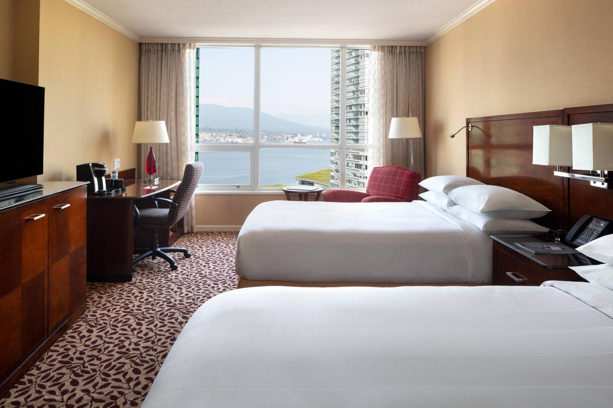 Concierge Level Double Room with Two Double Beds and City View - High Floor
