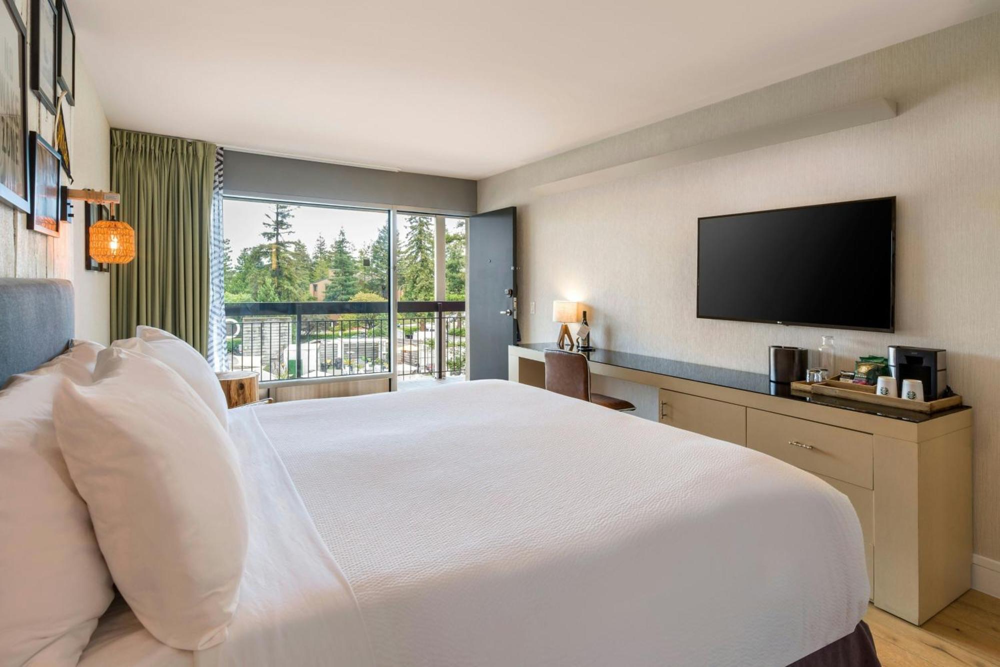 Guest Room 1 King Bed Pool View