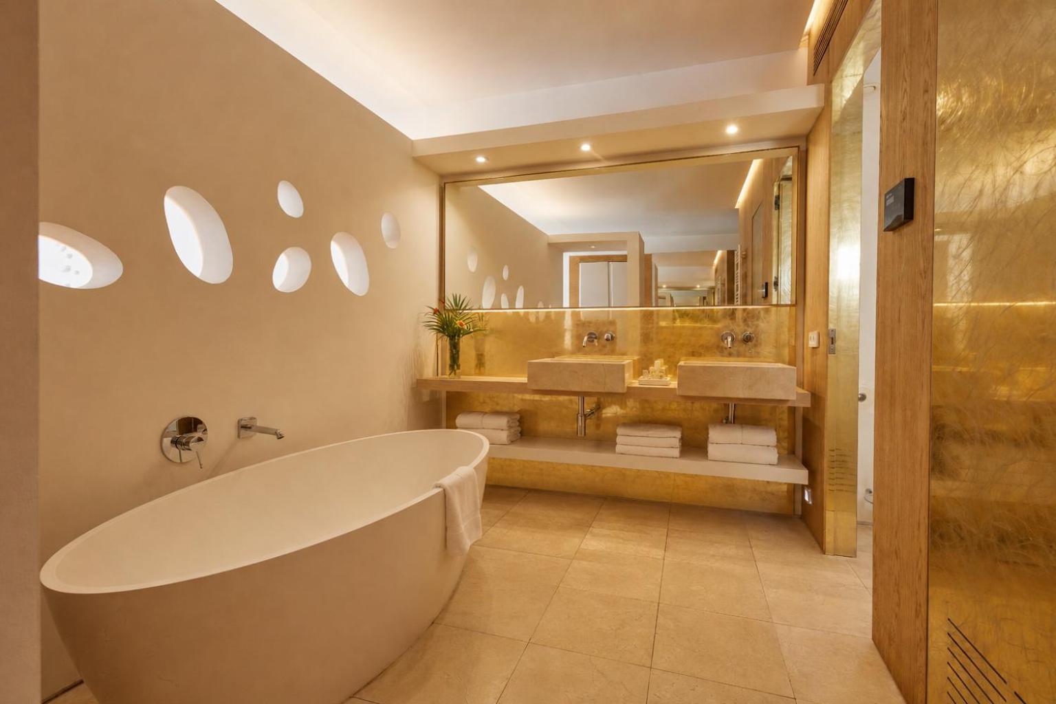 Luxury Suite
