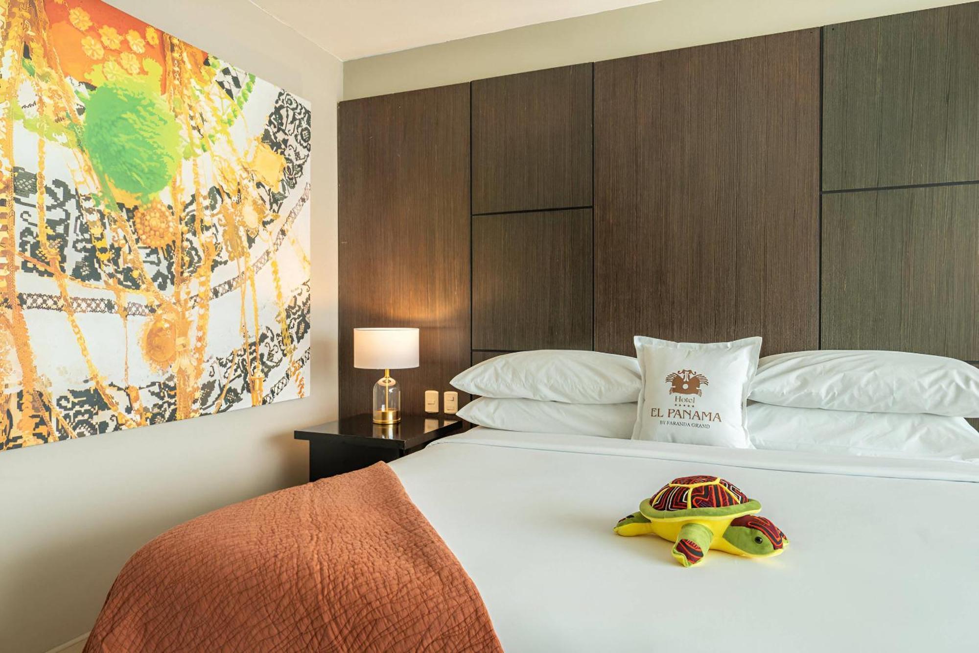 1 King Bed Superior Room City View