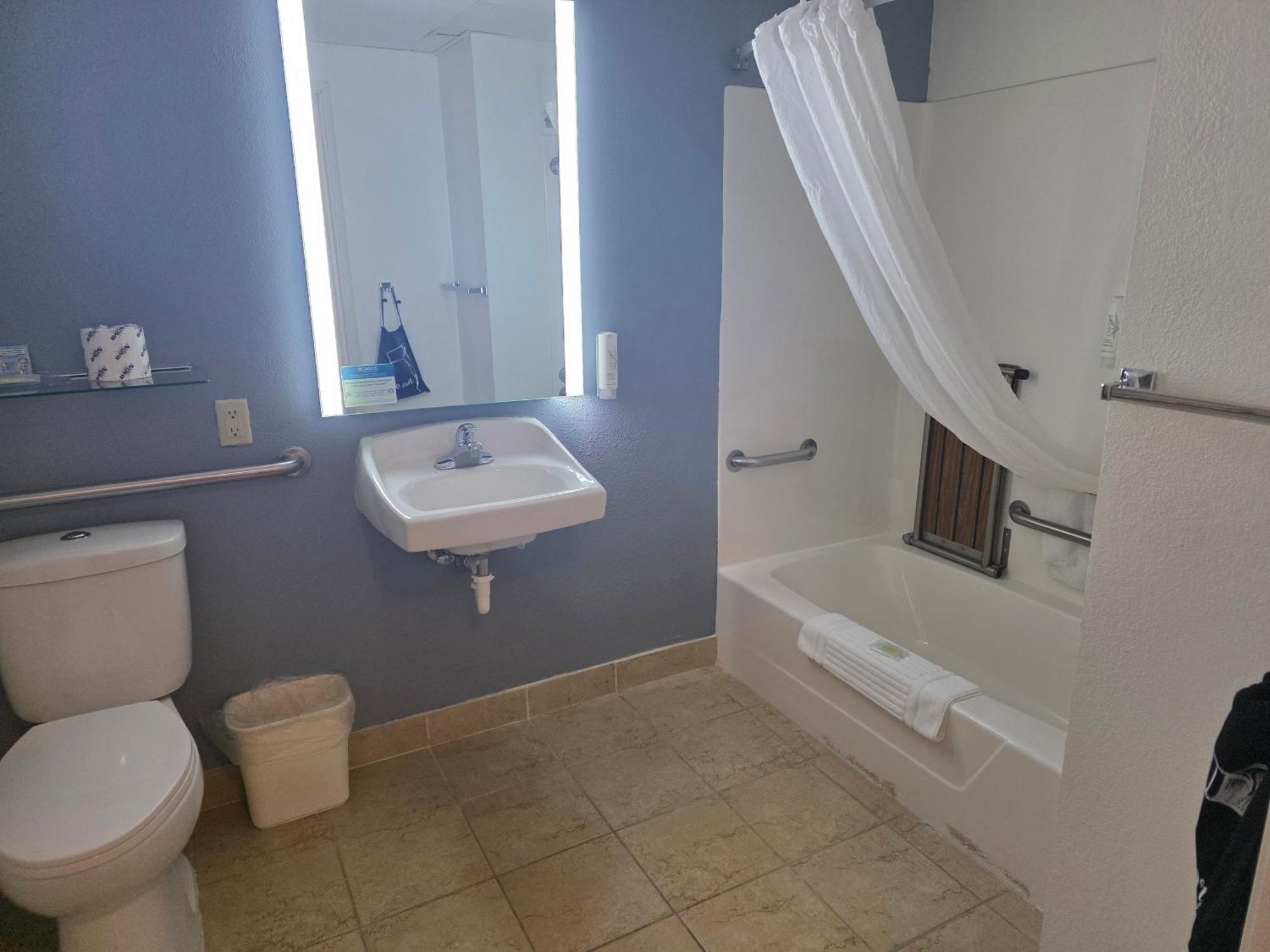 Queen Room - Disability Access