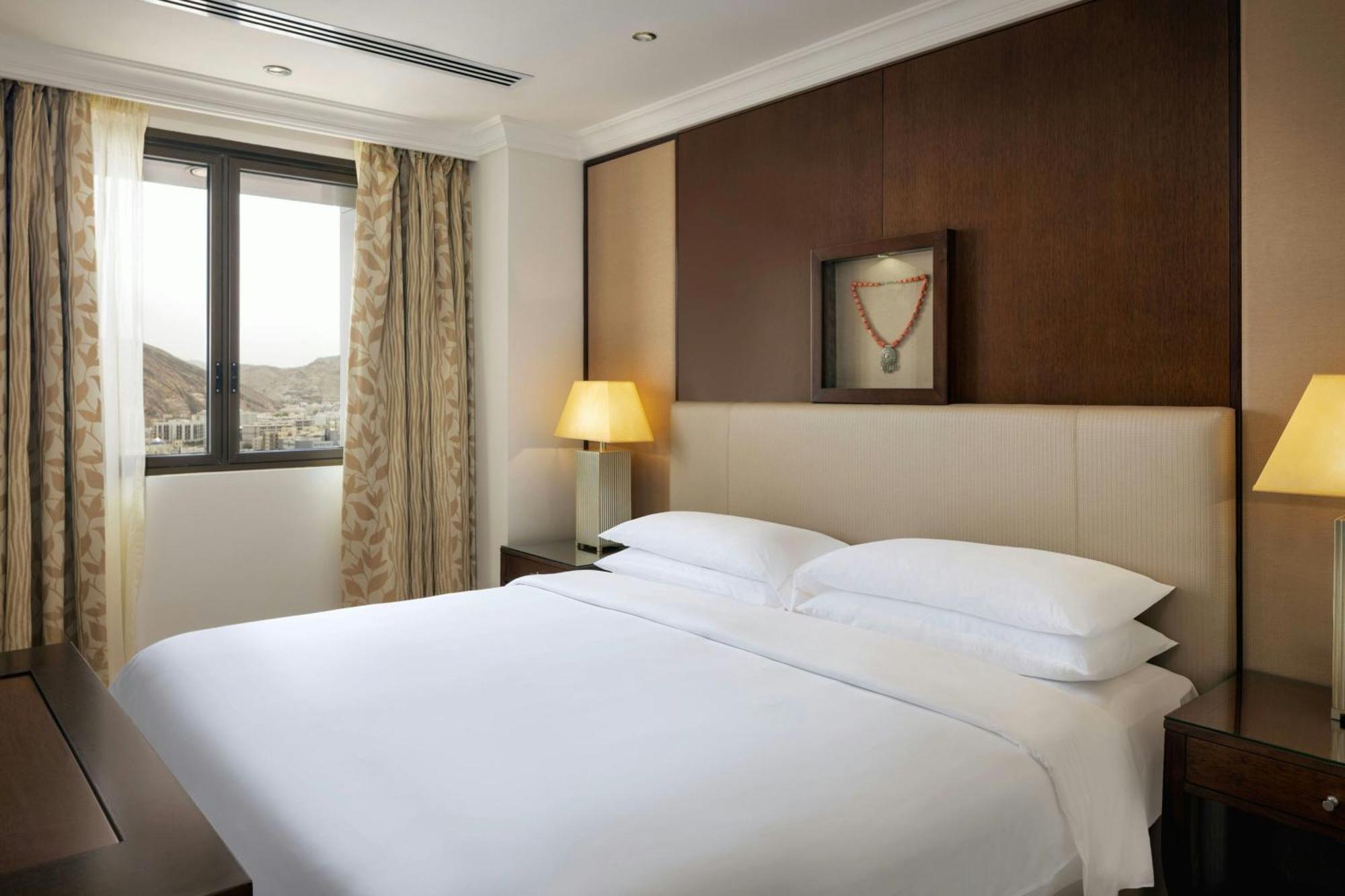 Junior Suite Club 1 King Bed