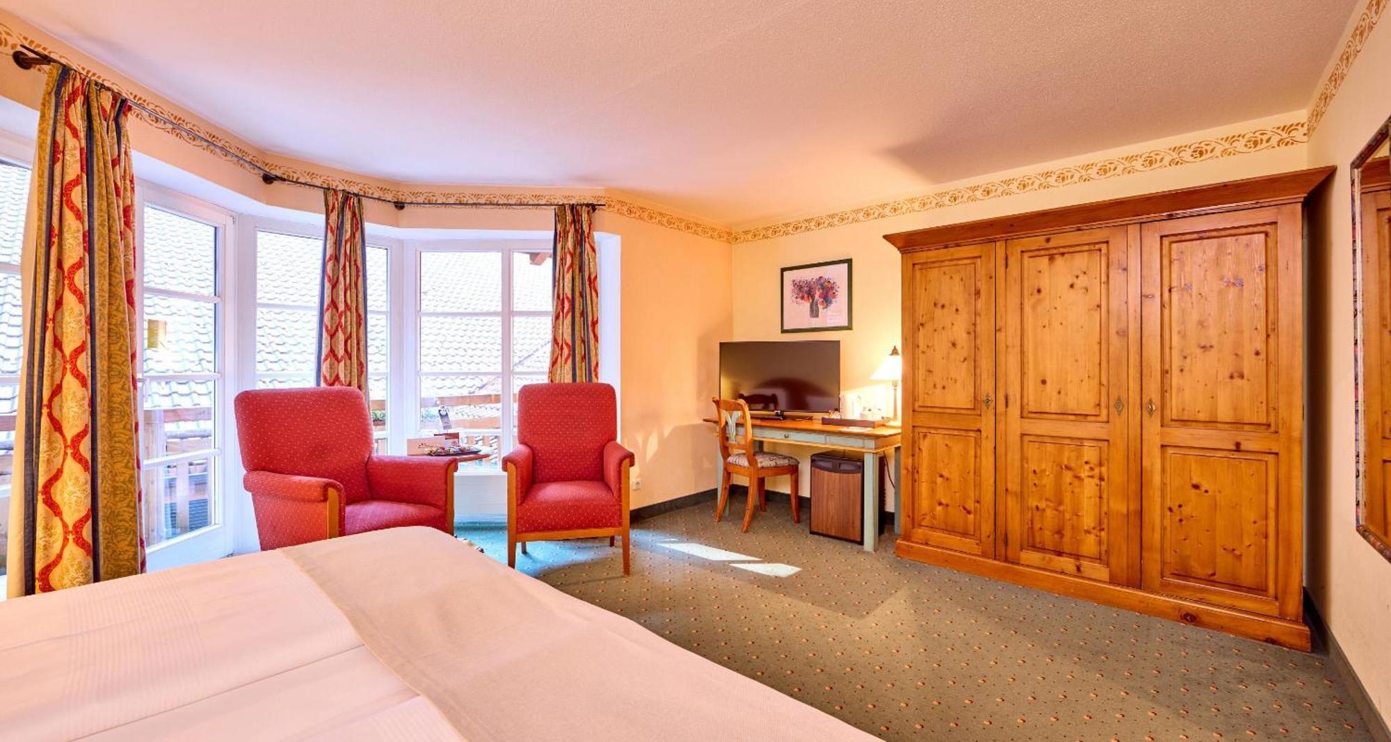 Comfort-Zimmer mit 1 Doppelbett und 1 Einzelbett – Balkon/separates Gebäude