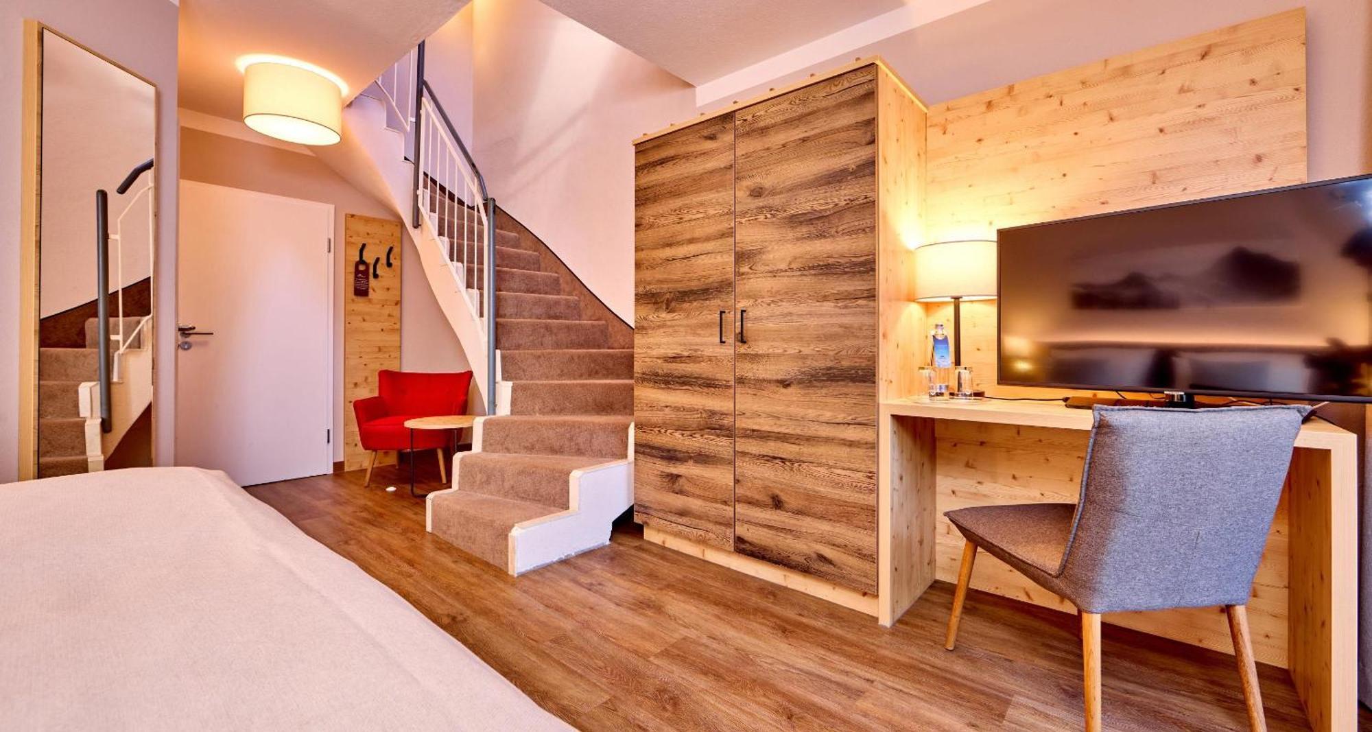 Apartment mit 1 Doppelbett und 2 Einzelbetten – Balkon/separates Gebäude