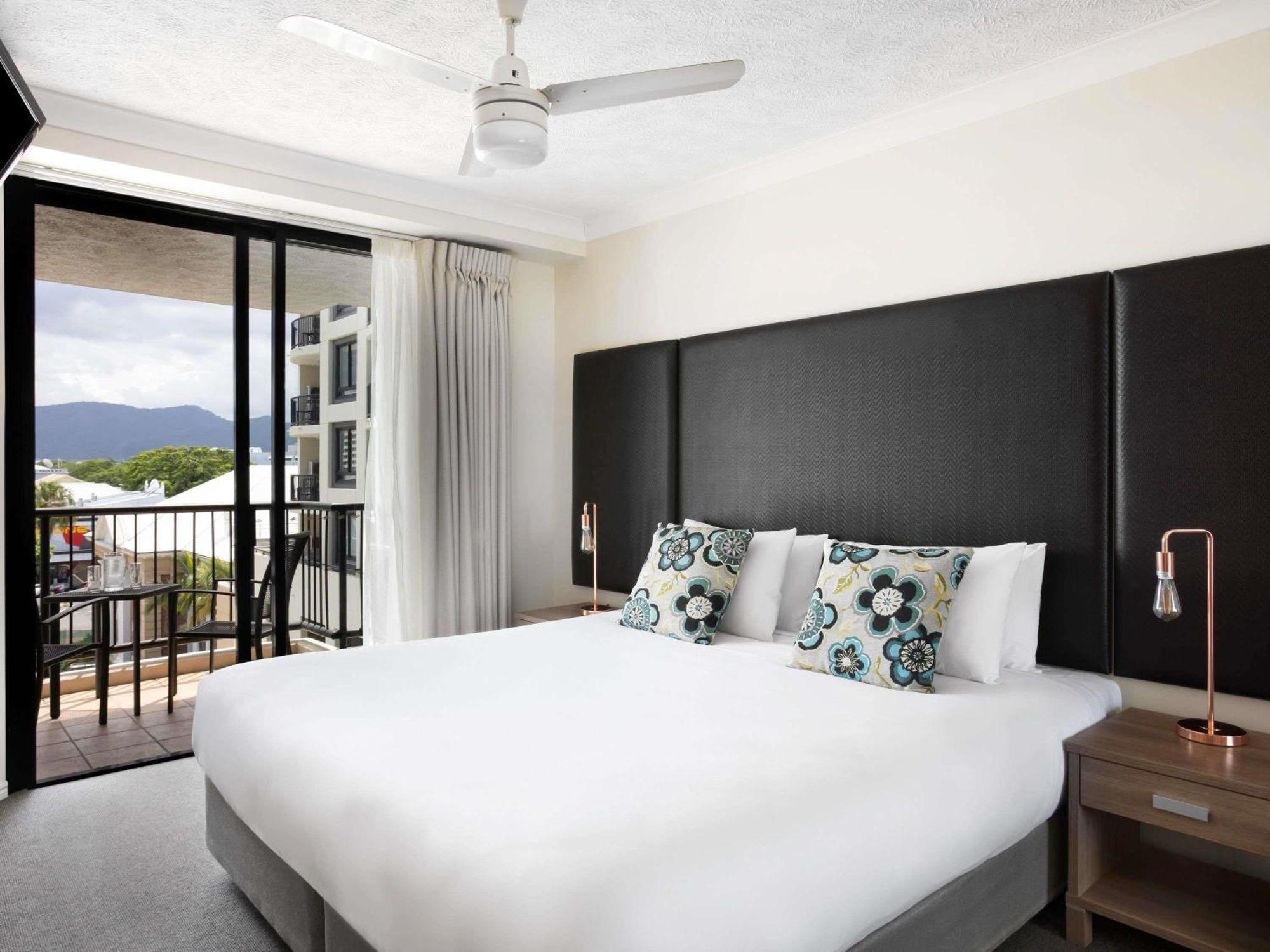 One-Bedroom Apartment City View